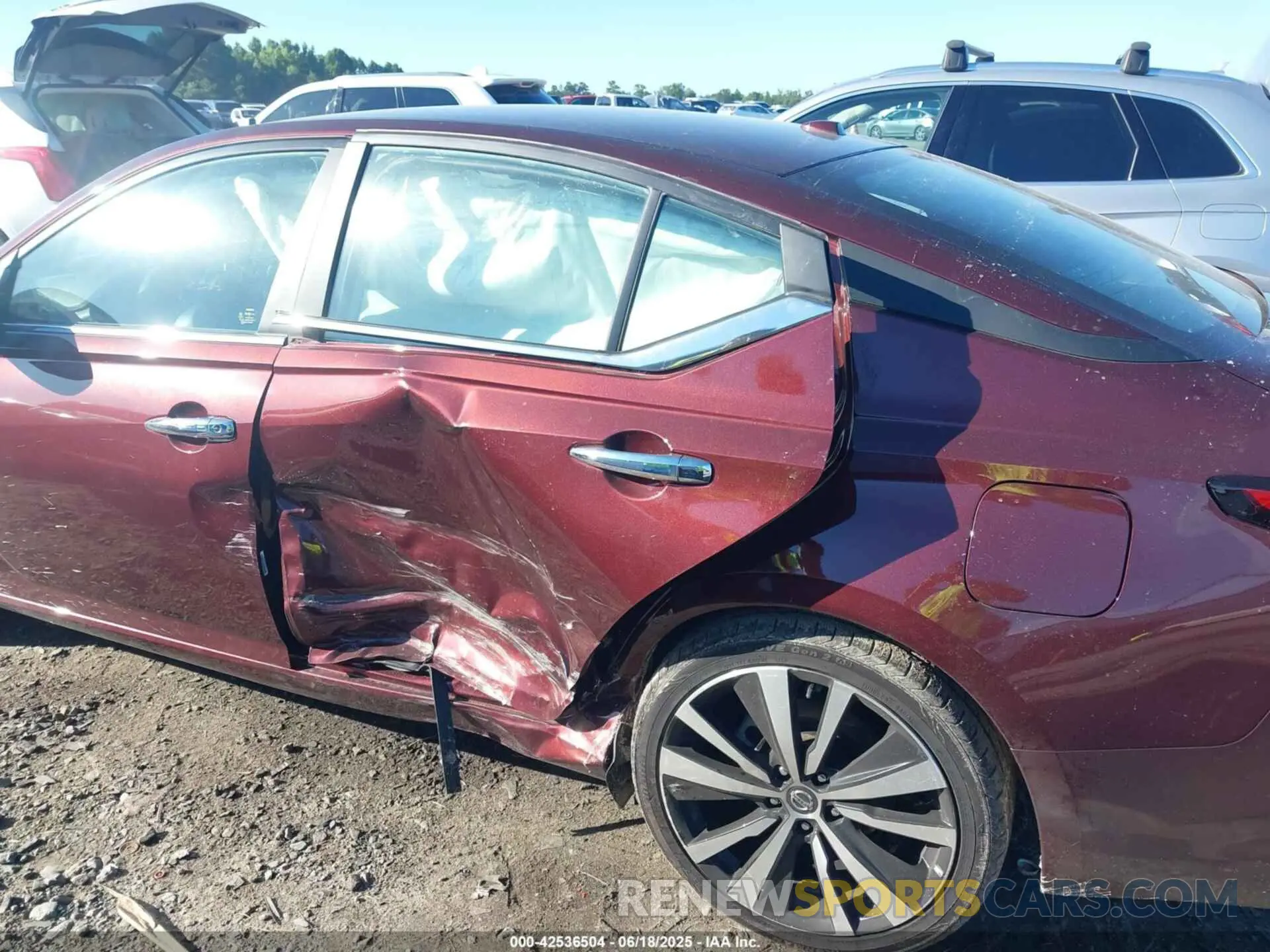 6 Photograph of a damaged car 1N4BL4DV1SN333428 NISSAN ALTIMA 2025