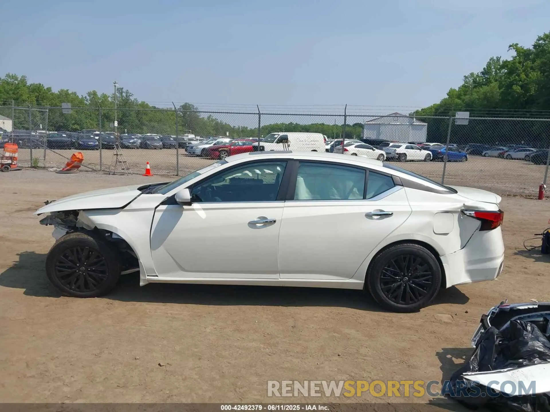 14 Photograph of a damaged car 1N4BL4DV1SN343702 NISSAN ALTIMA 2025