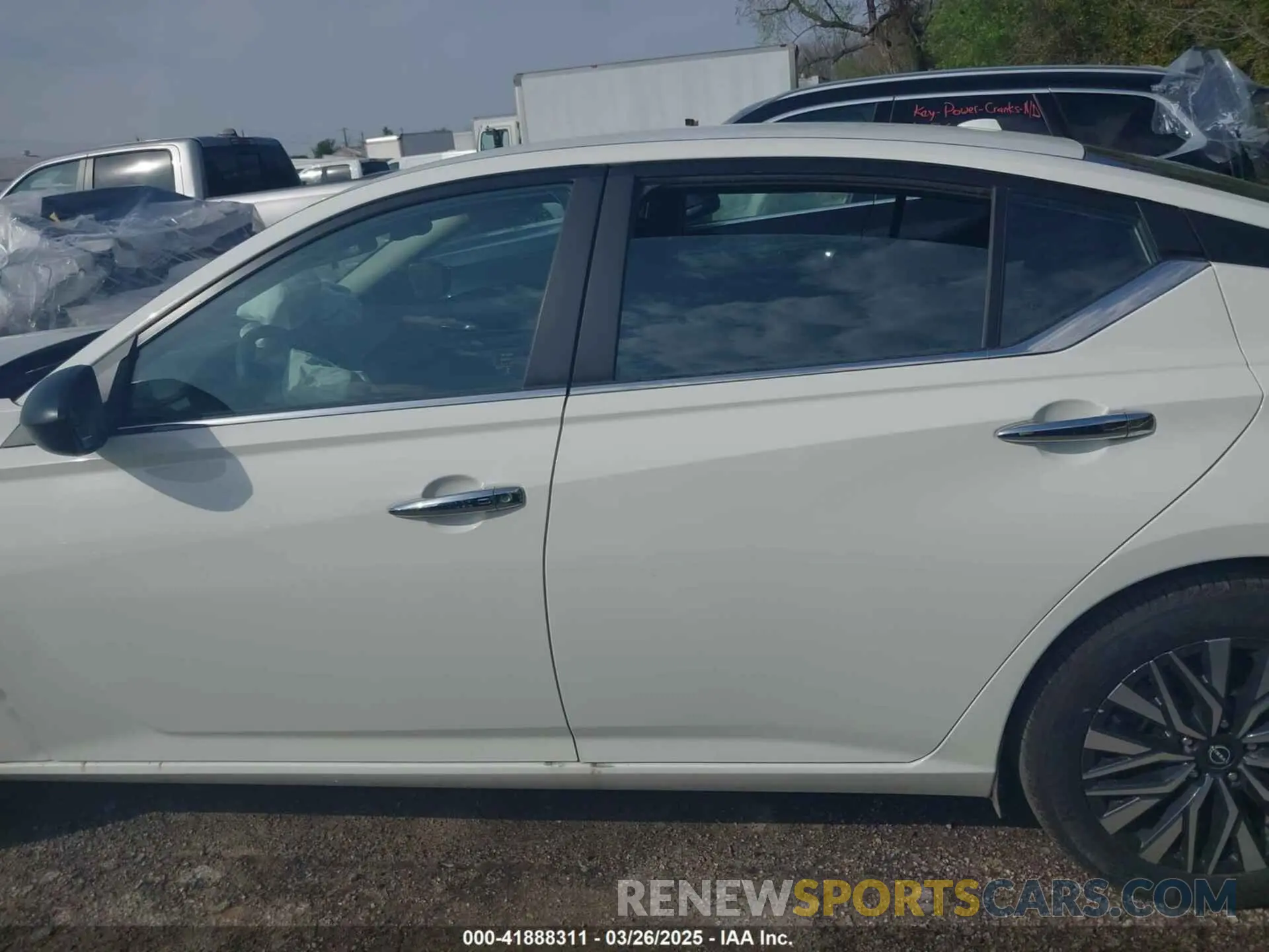13 Photograph of a damaged car 1N4BL4DV1SN372097 NISSAN ALTIMA 2025