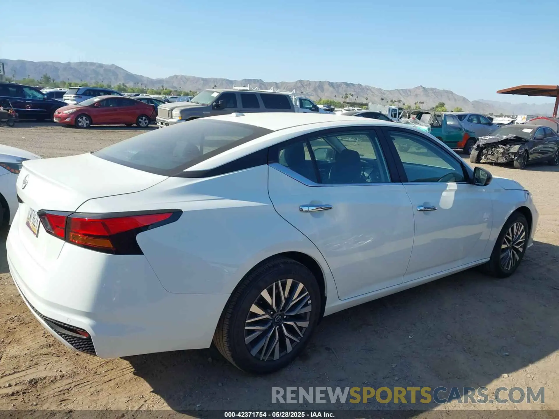 13 Photograph of a damaged car 1N4BL4DV1SN373220 NISSAN ALTIMA 2025