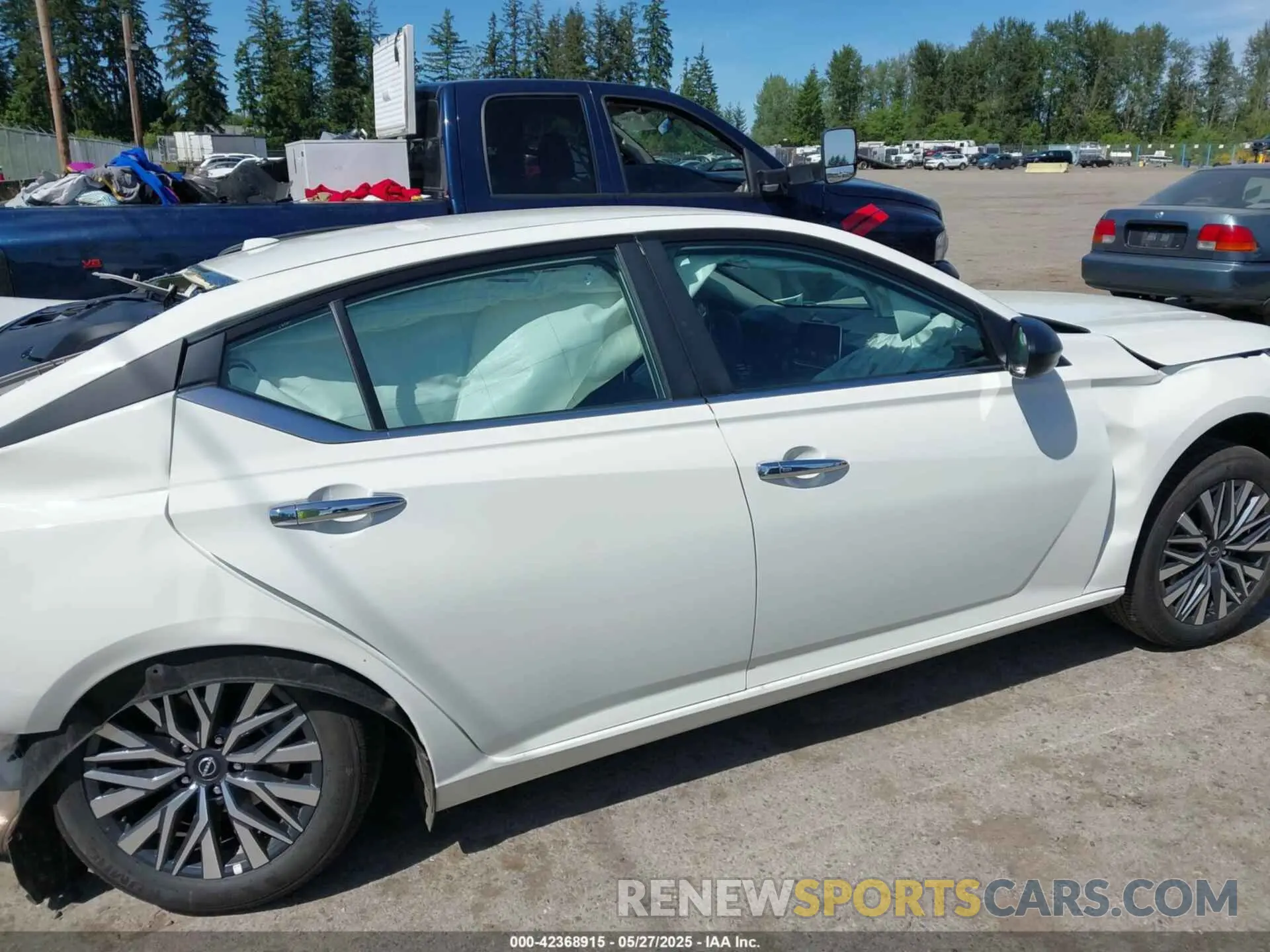 12 Photograph of a damaged car 1N4BL4DV1SN375064 NISSAN ALTIMA 2025
