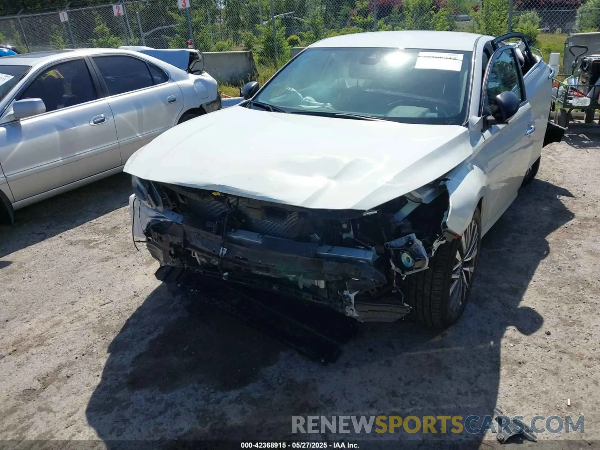 17 Photograph of a damaged car 1N4BL4DV1SN375064 NISSAN ALTIMA 2025