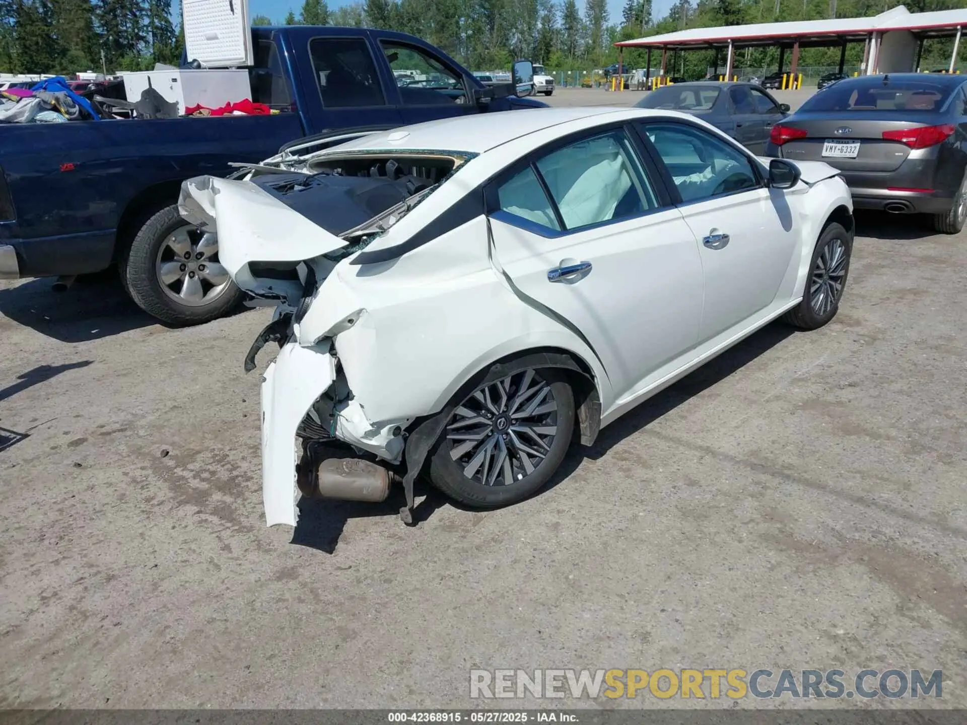 4 Photograph of a damaged car 1N4BL4DV1SN375064 NISSAN ALTIMA 2025