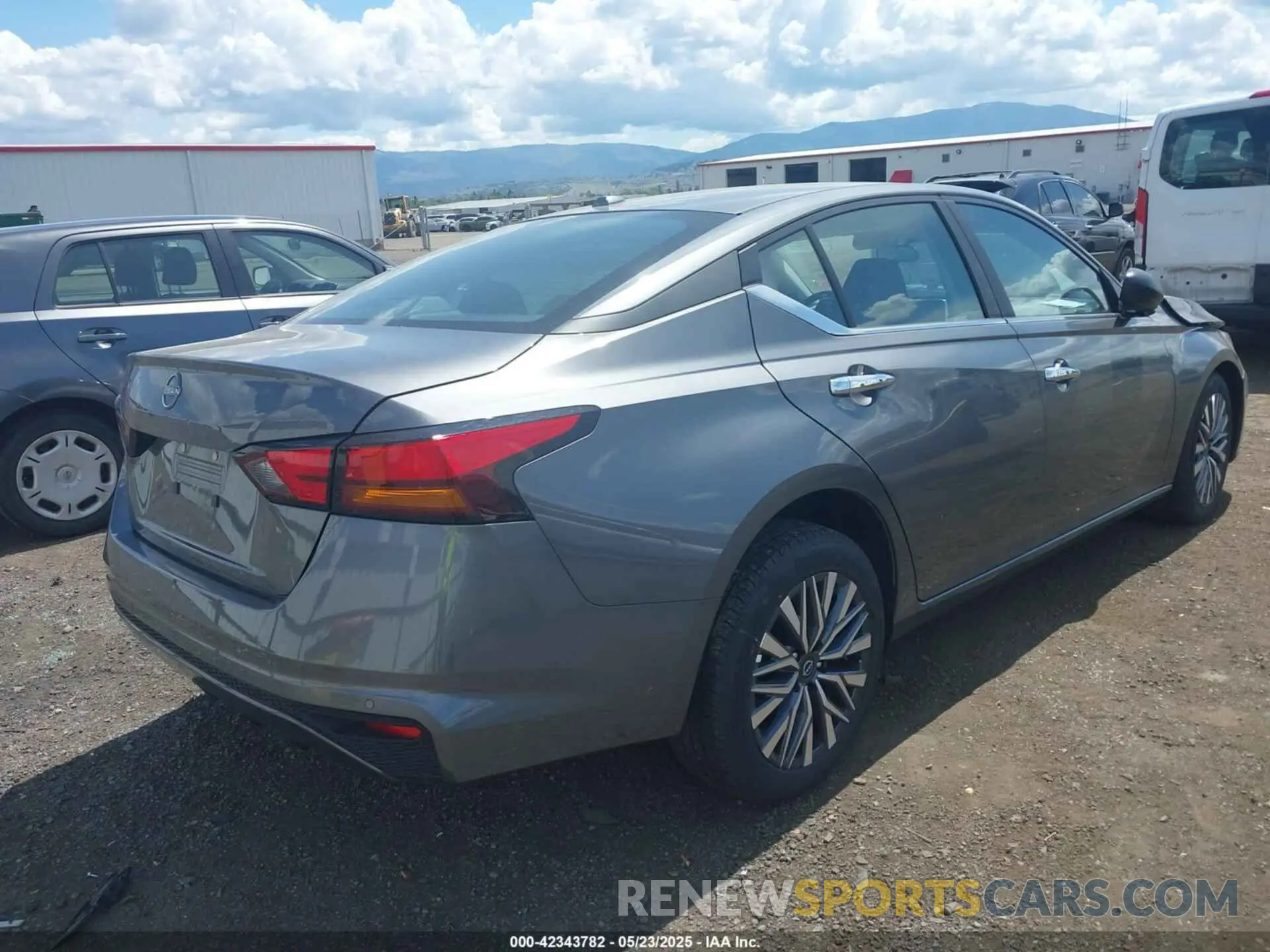 4 Photograph of a damaged car 1N4BL4DV1SN381639 NISSAN ALTIMA 2025