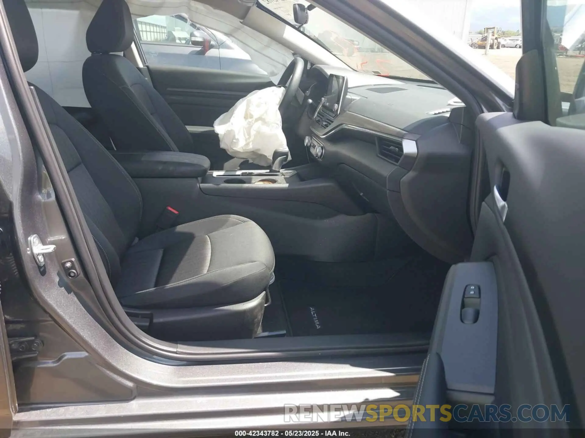 5 Photograph of a damaged car 1N4BL4DV1SN381639 NISSAN ALTIMA 2025