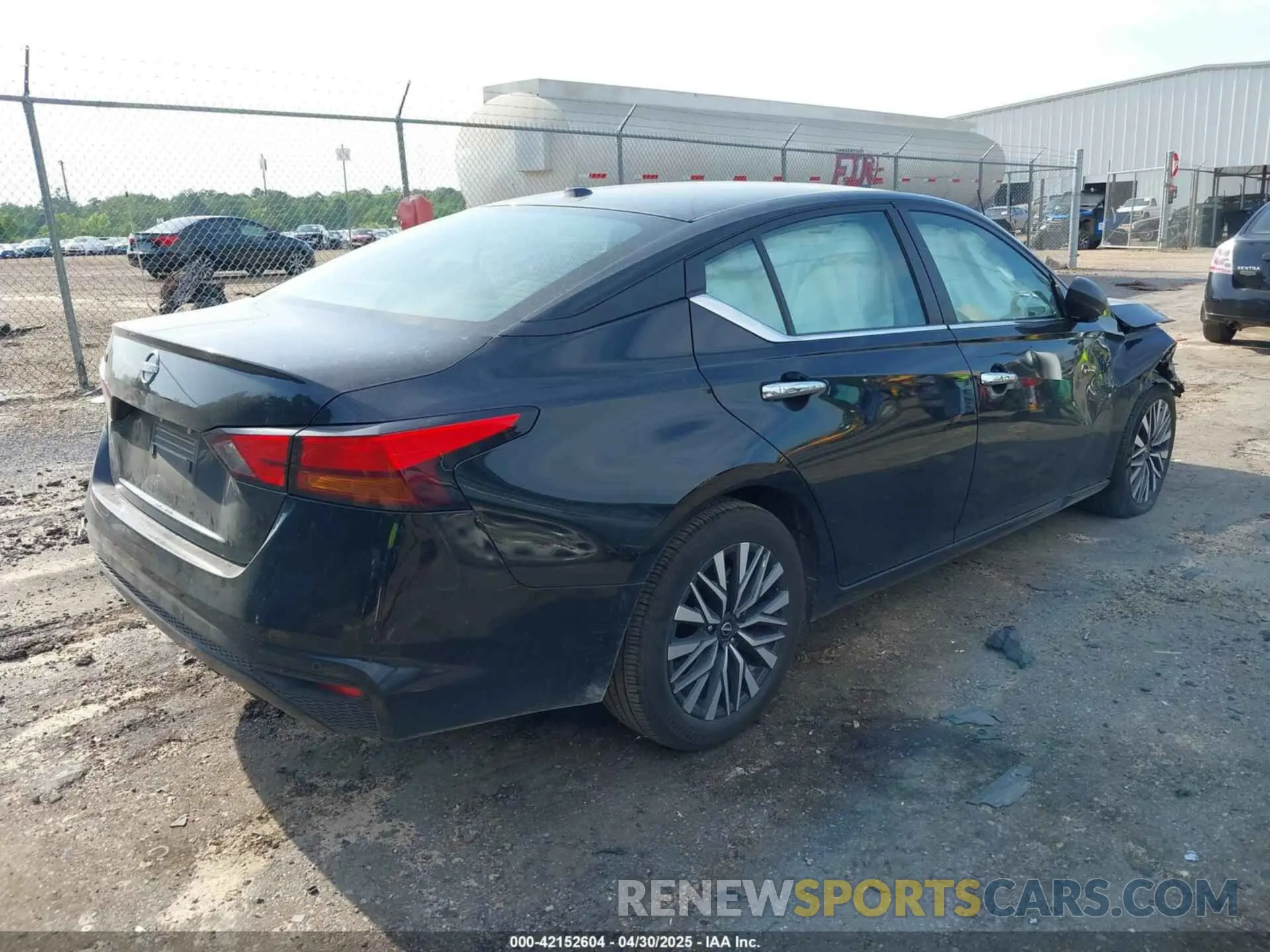 4 Photograph of a damaged car 1N4BL4DV2SN307873 NISSAN ALTIMA 2025