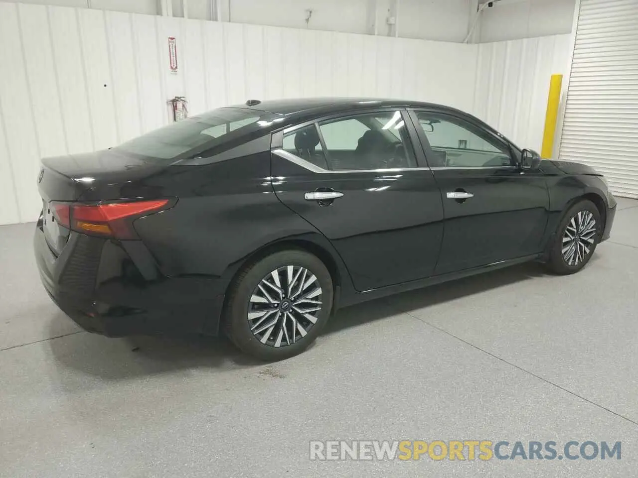 3 Photograph of a damaged car 1N4BL4DV2SN345300 NISSAN ALTIMA 2025