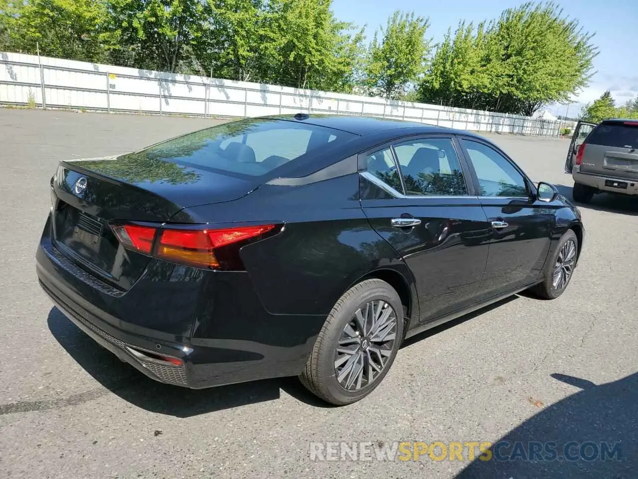 3 Photograph of a damaged car 1N4BL4DV2SN383500 NISSAN ALTIMA 2025