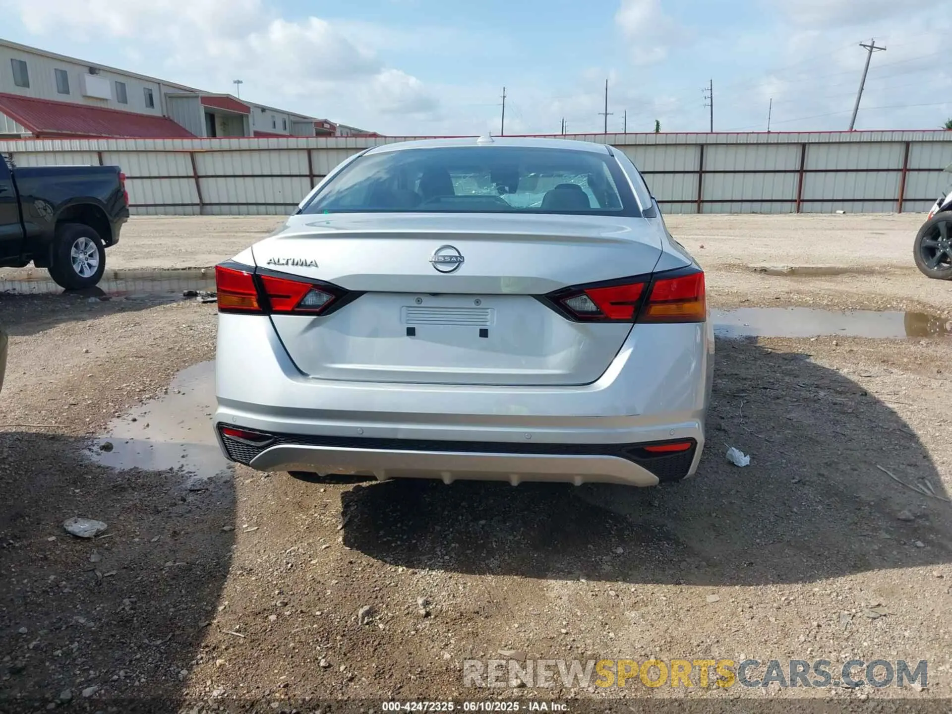 17 Photograph of a damaged car 1N4BL4DV2SN394660 NISSAN ALTIMA 2025