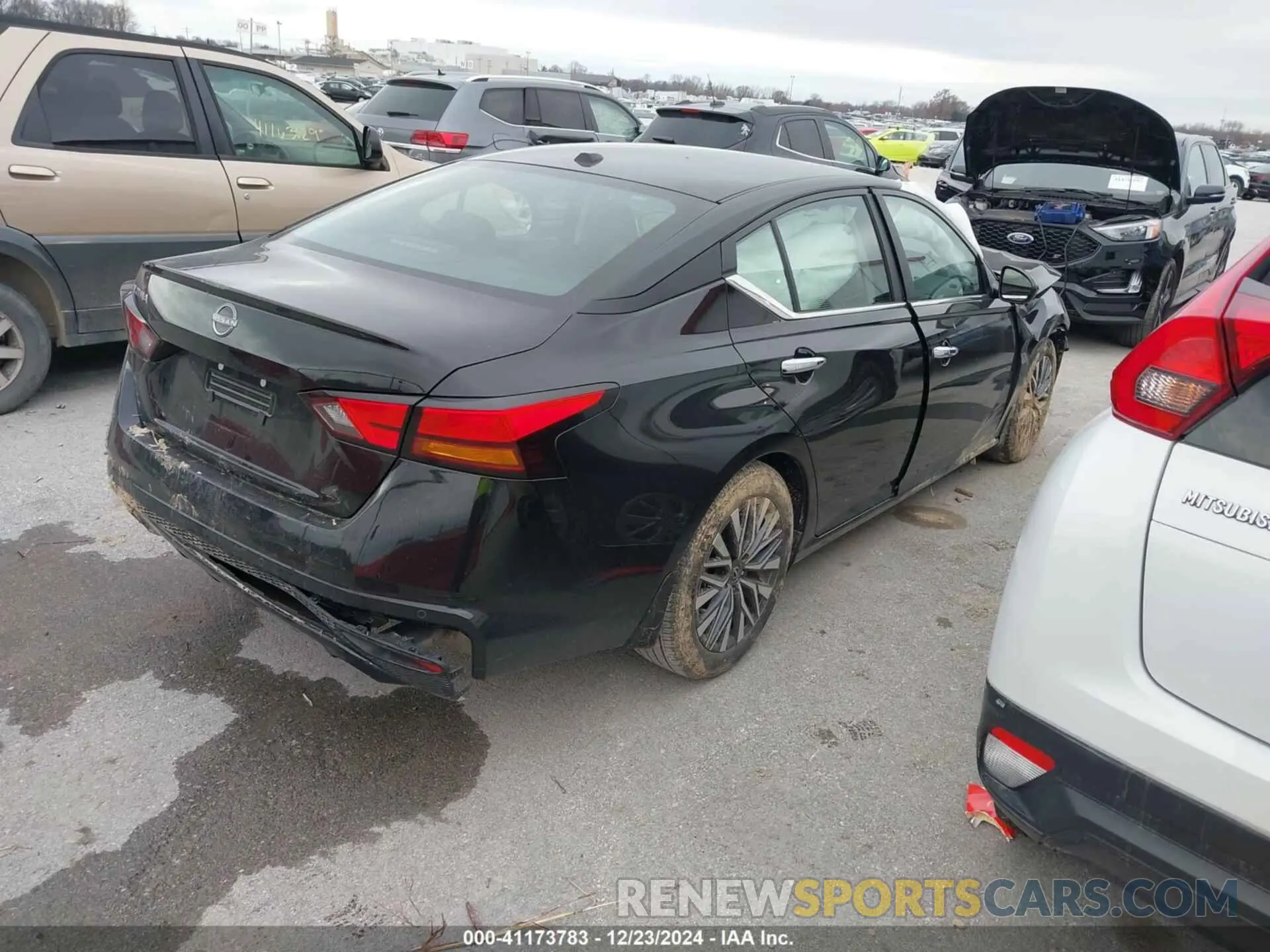 4 Photograph of a damaged car 1N4BL4DV3SN334001 NISSAN ALTIMA 2025
