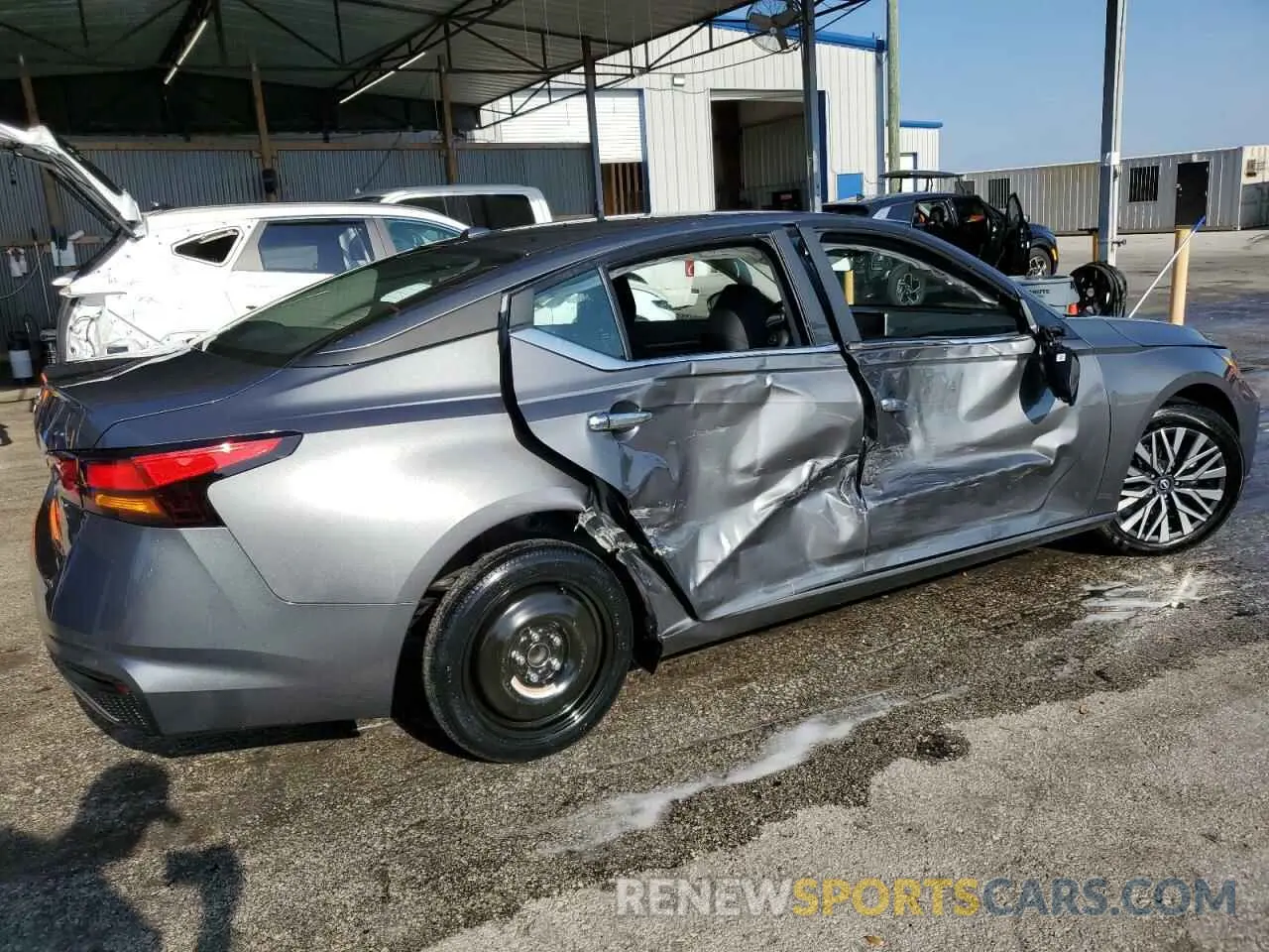 3 Photograph of a damaged car 1N4BL4DV3SN348321 NISSAN ALTIMA 2025