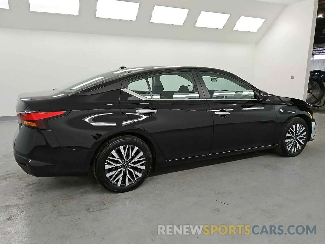 3 Photograph of a damaged car 1N4BL4DV3SN351686 NISSAN ALTIMA 2025