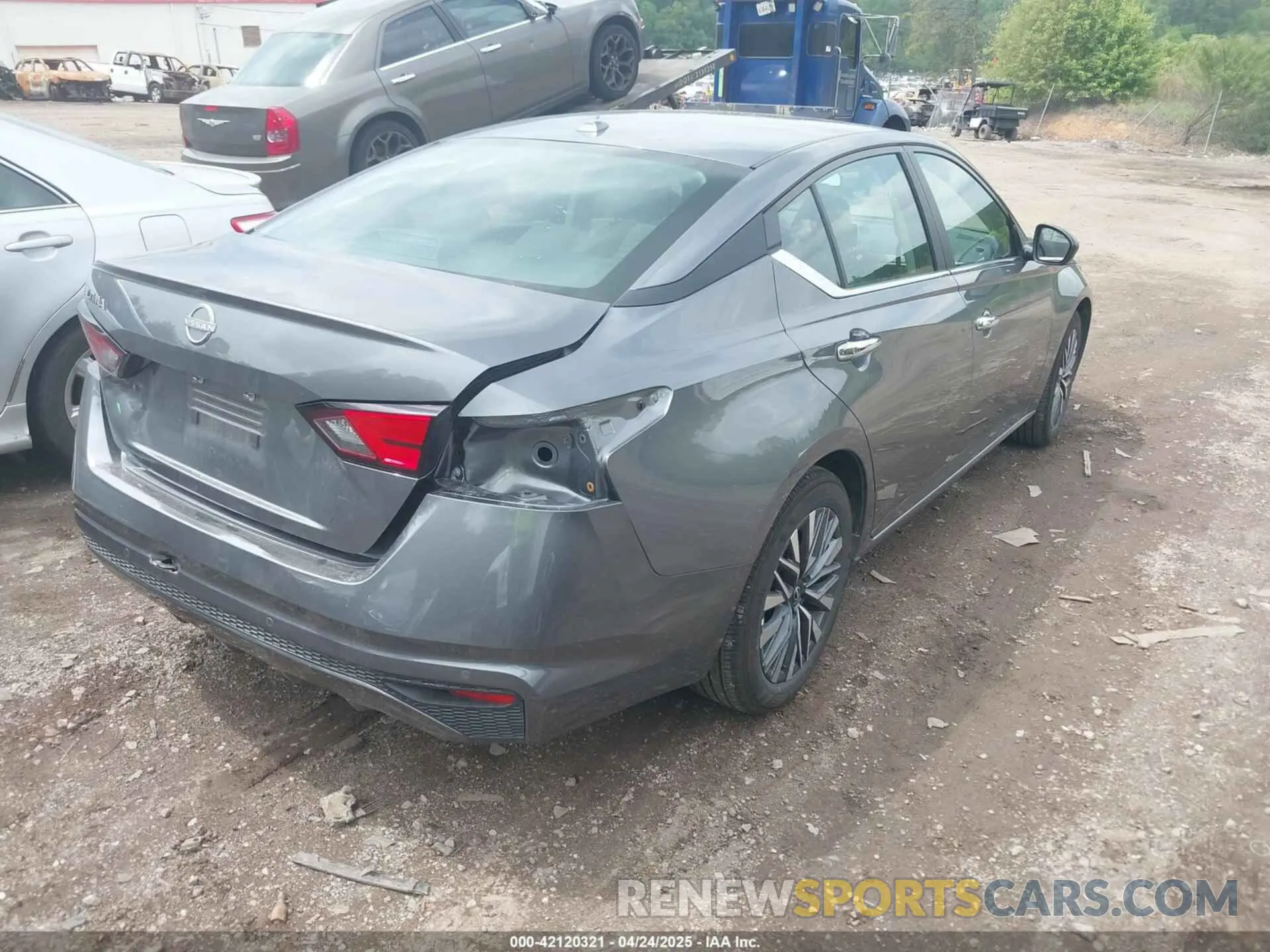 4 Photograph of a damaged car 1N4BL4DV3SN359030 NISSAN ALTIMA 2025