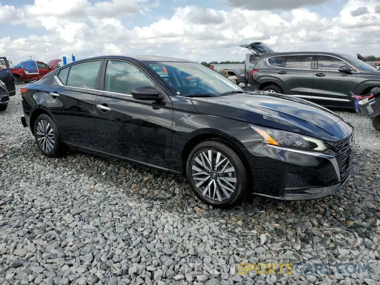 4 Photograph of a damaged car 1N4BL4DV3SN361411 NISSAN ALTIMA 2025