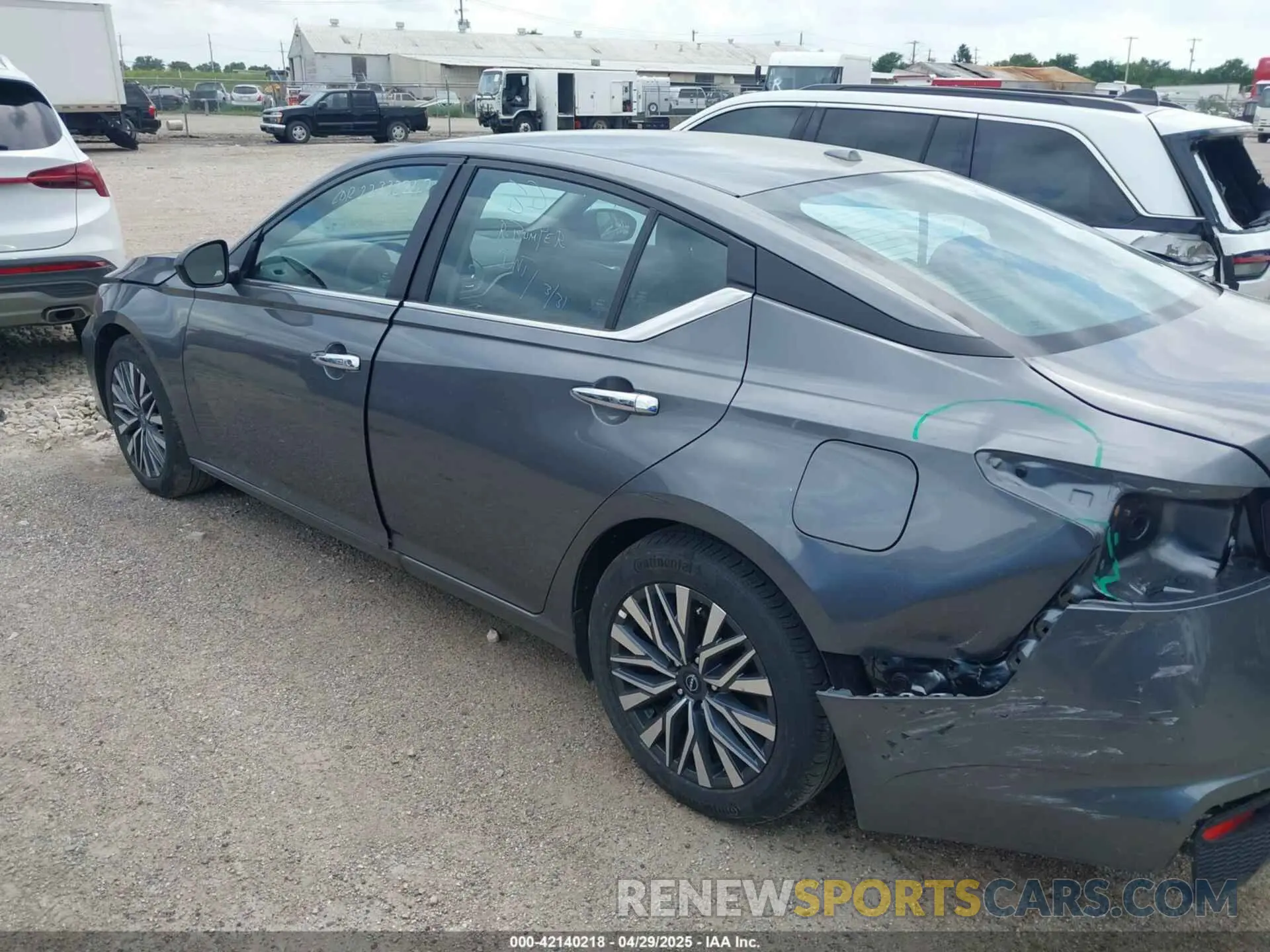 14 Photograph of a damaged car 1N4BL4DV3SN366995 NISSAN ALTIMA 2025