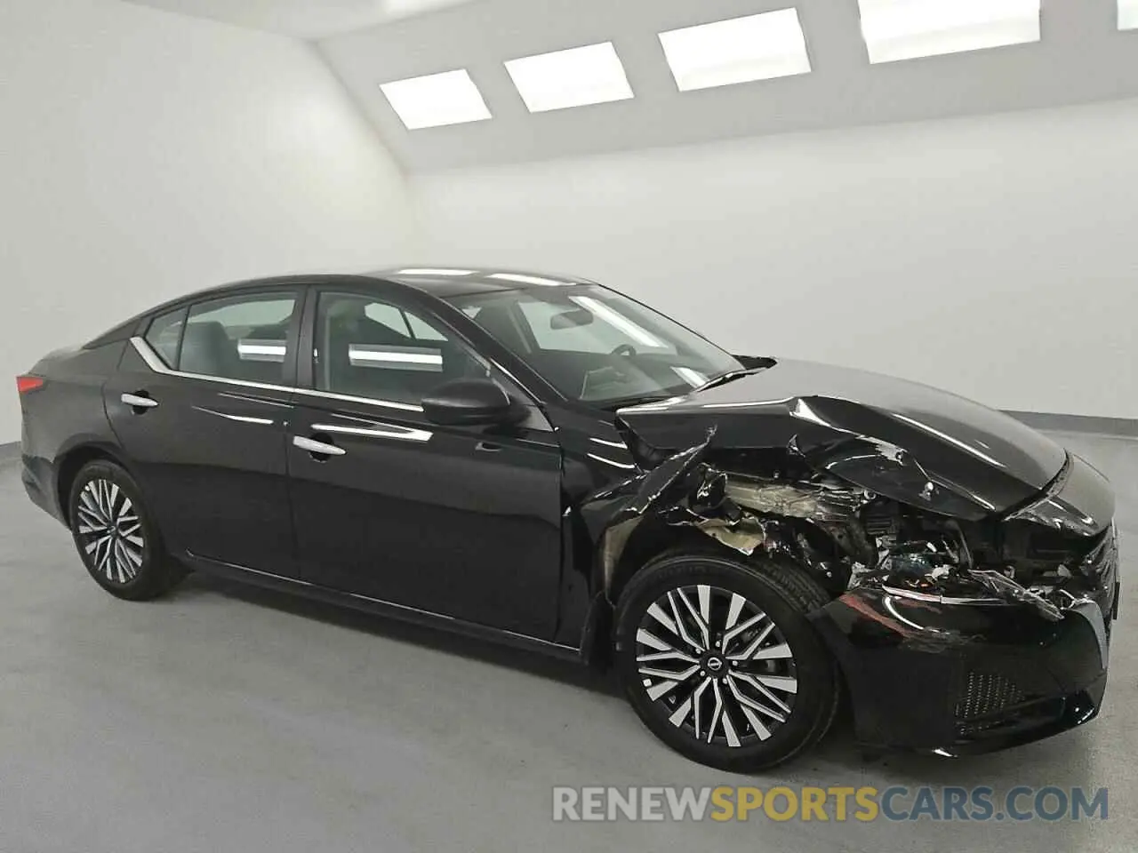 4 Photograph of a damaged car 1N4BL4DV3SN370643 NISSAN ALTIMA 2025
