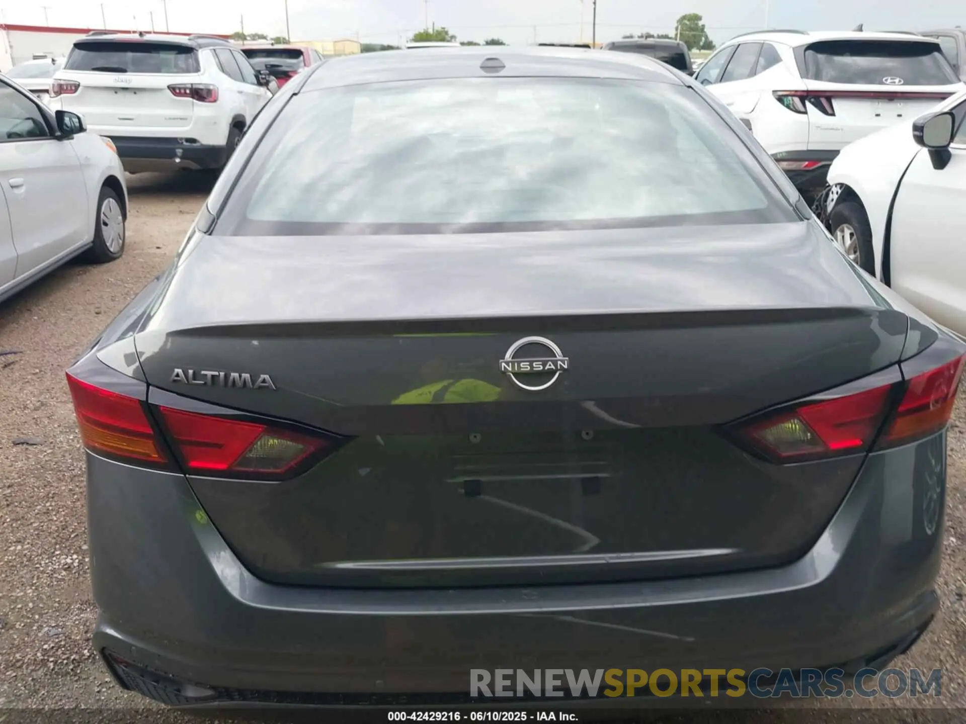 16 Photograph of a damaged car 1N4BL4DV3SN372568 NISSAN ALTIMA 2025