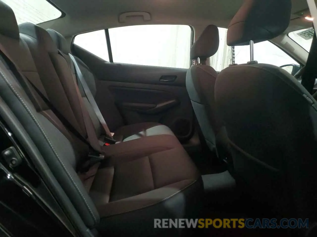 10 Photograph of a damaged car 1N4BL4DV3SN375793 NISSAN ALTIMA 2025