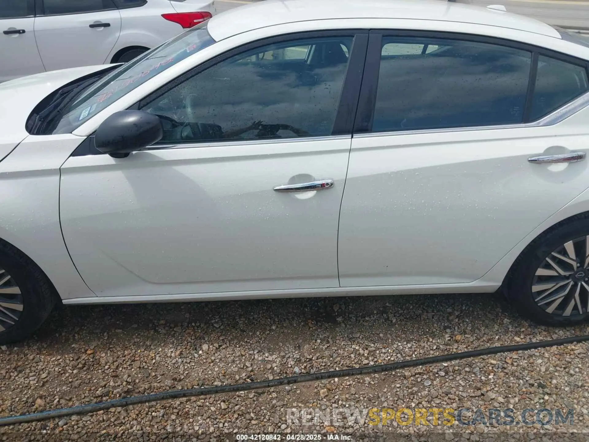 14 Photograph of a damaged car 1N4BL4DV4SN313741 NISSAN ALTIMA 2025