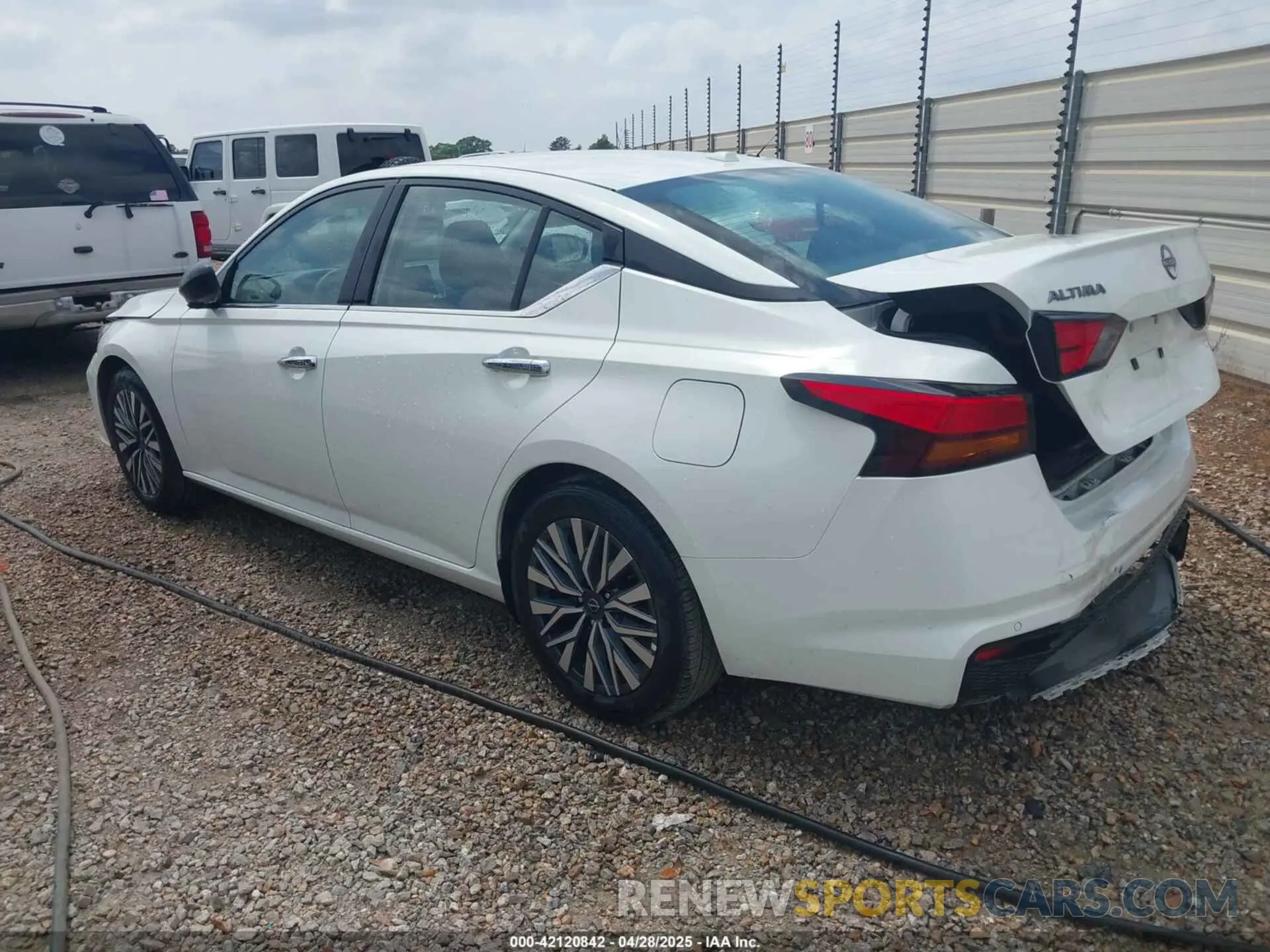 3 Photograph of a damaged car 1N4BL4DV4SN313741 NISSAN ALTIMA 2025