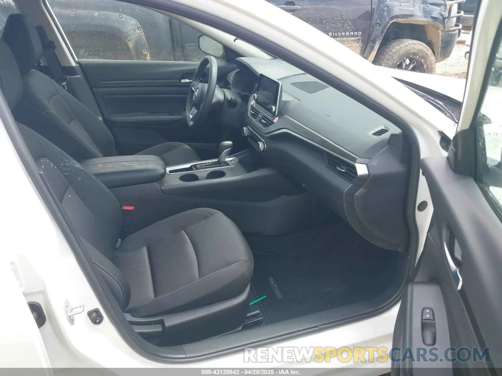 5 Photograph of a damaged car 1N4BL4DV4SN313741 NISSAN ALTIMA 2025