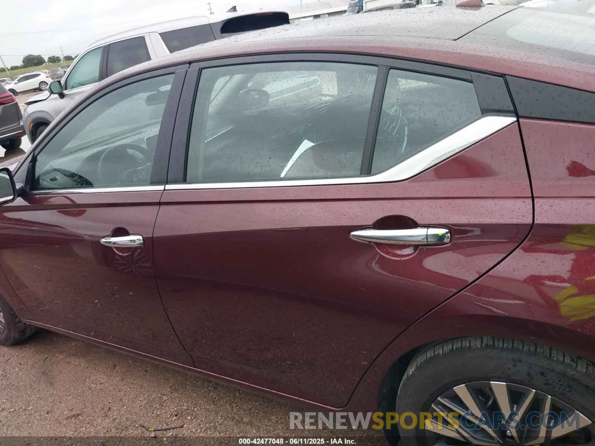 14 Photograph of a damaged car 1N4BL4DV4SN333911 NISSAN ALTIMA 2025
