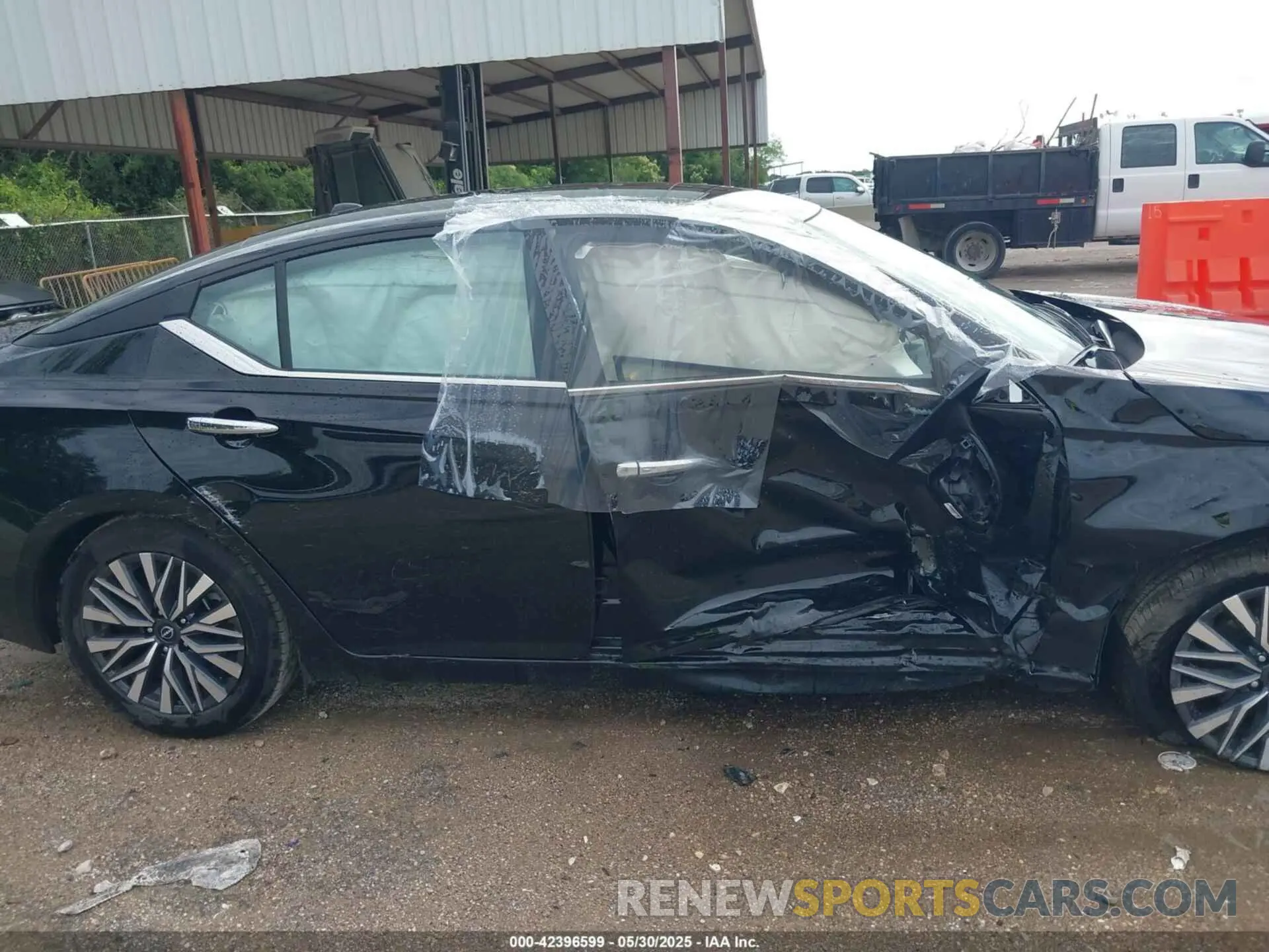 13 Photograph of a damaged car 1N4BL4DV4SN369159 NISSAN ALTIMA 2025