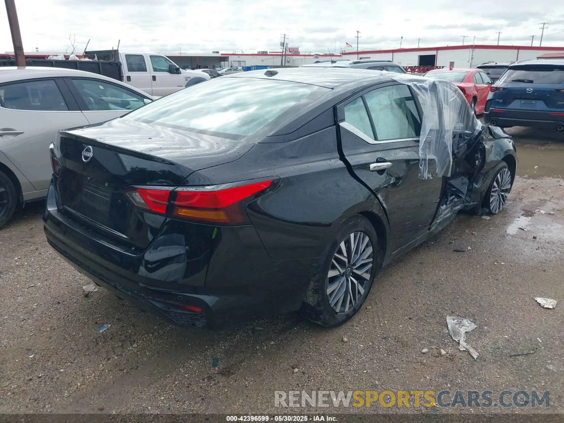 4 Photograph of a damaged car 1N4BL4DV4SN369159 NISSAN ALTIMA 2025
