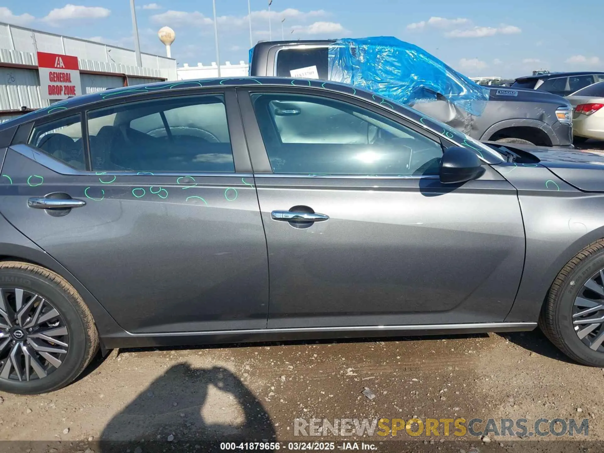 13 Photograph of a damaged car 1N4BL4DV4SN369615 NISSAN ALTIMA 2025