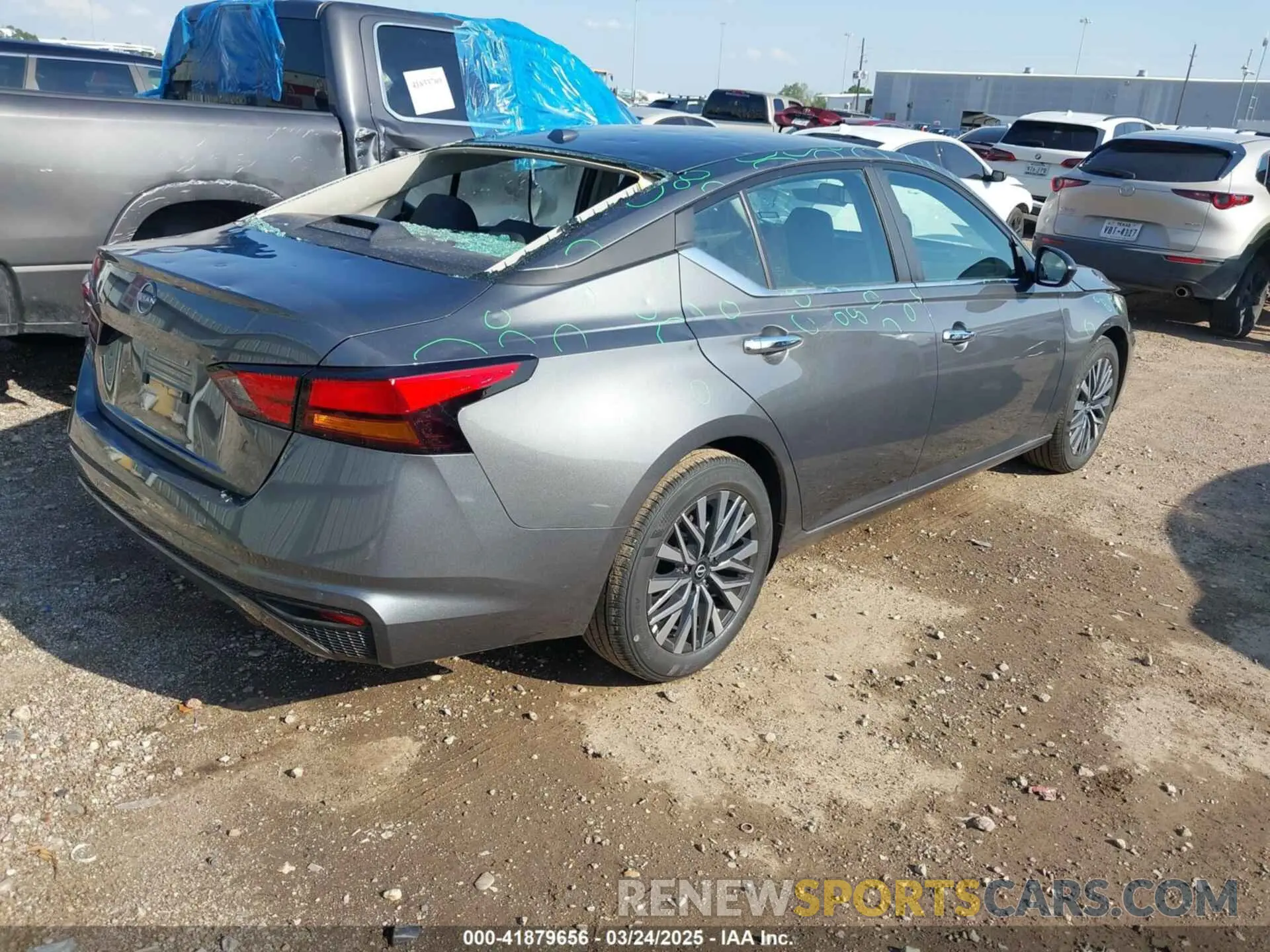 4 Photograph of a damaged car 1N4BL4DV4SN369615 NISSAN ALTIMA 2025