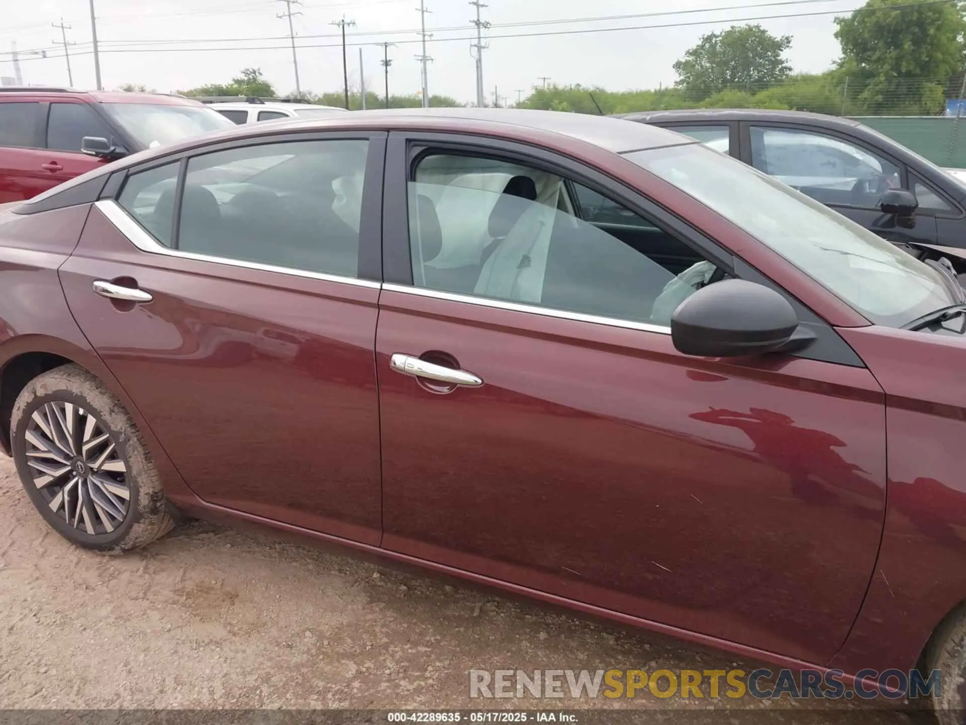 13 Photograph of a damaged car 1N4BL4DV4SN373583 NISSAN ALTIMA 2025