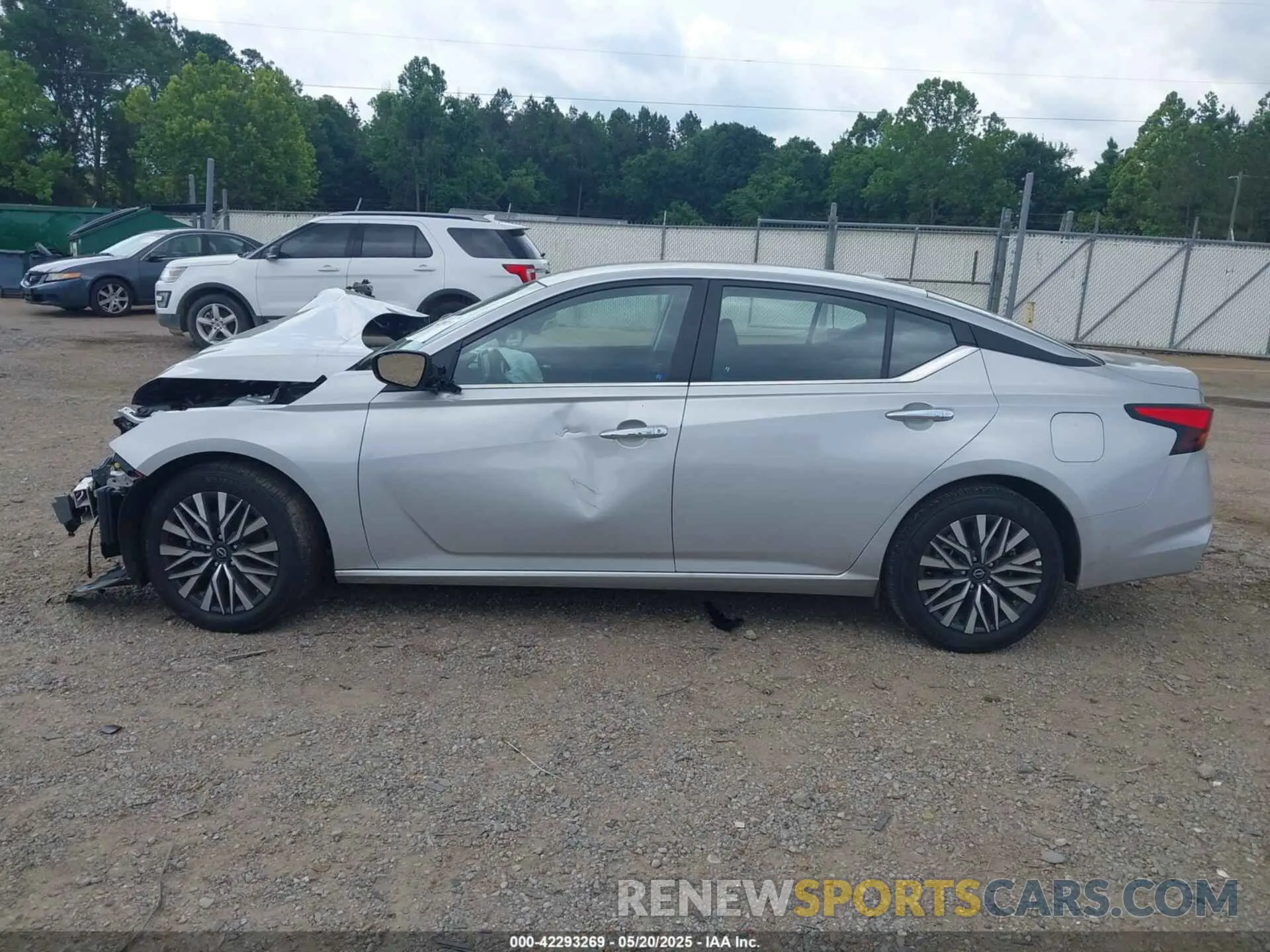 14 Photograph of a damaged car 1N4BL4DV5SN357330 NISSAN ALTIMA 2025