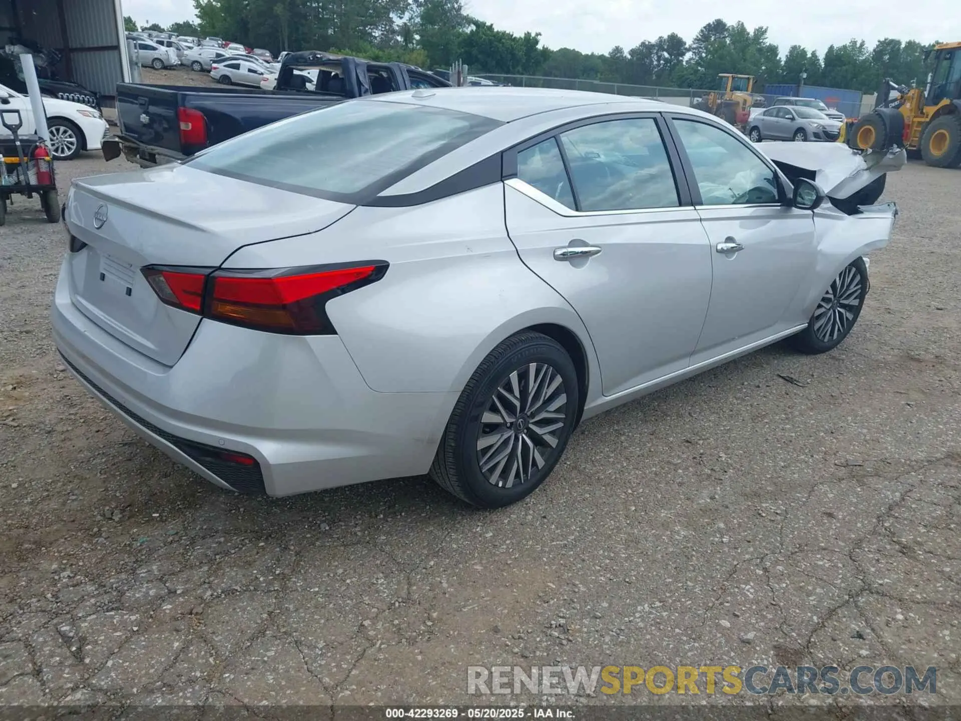 4 Photograph of a damaged car 1N4BL4DV5SN357330 NISSAN ALTIMA 2025