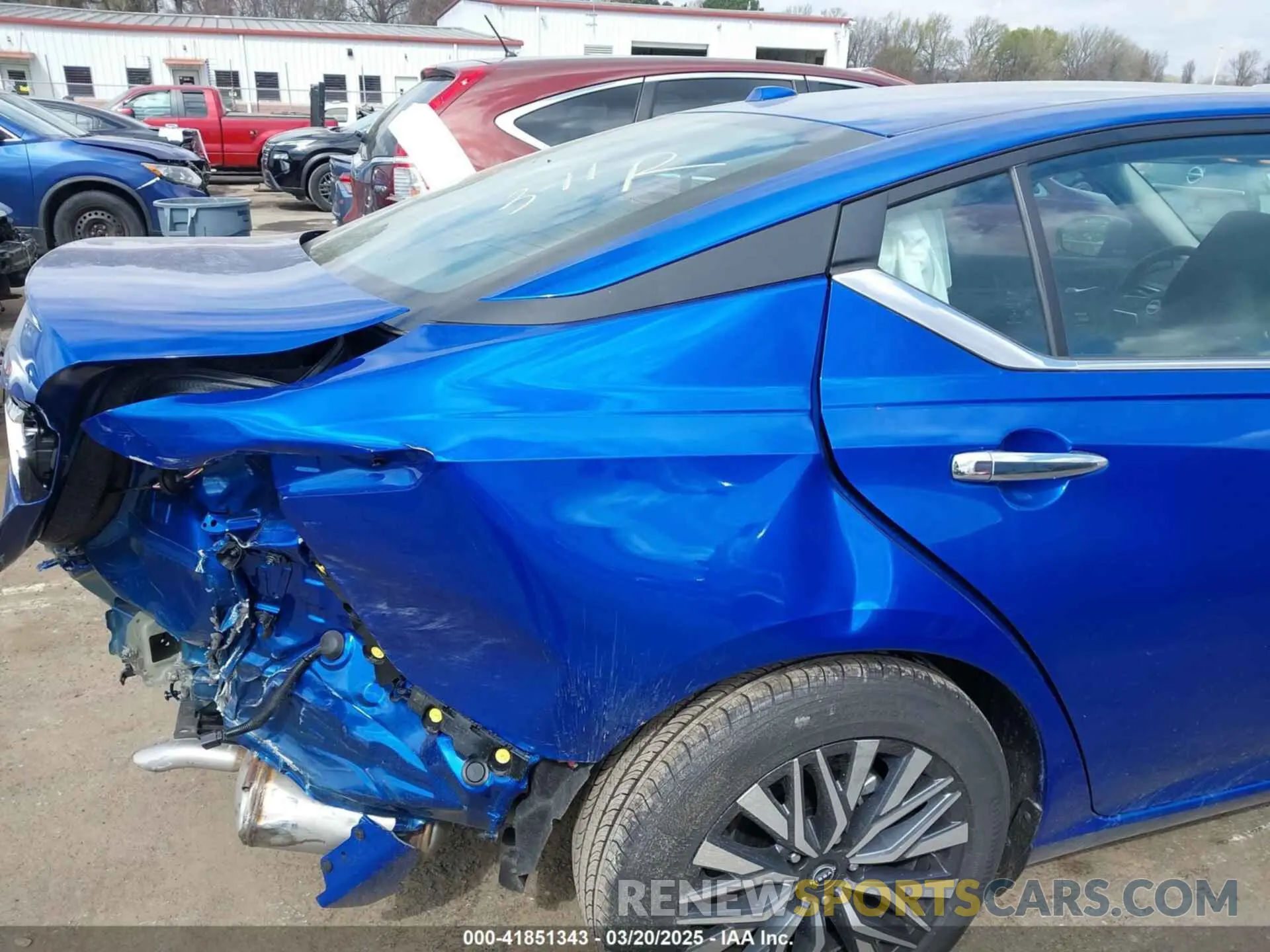 18 Photograph of a damaged car 1N4BL4DV5SN365511 NISSAN ALTIMA 2025