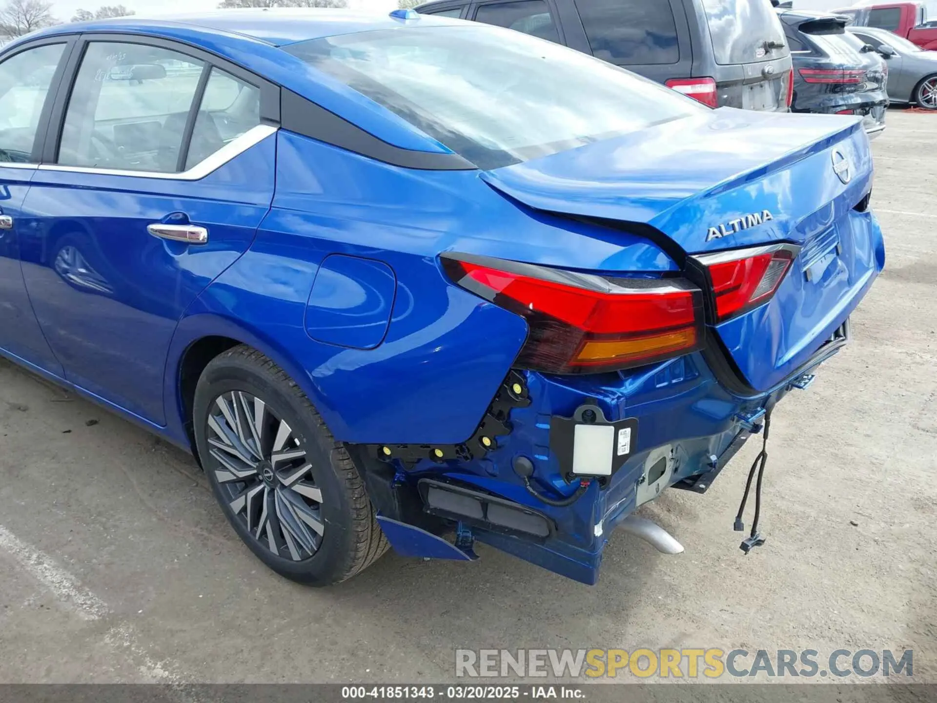 19 Photograph of a damaged car 1N4BL4DV5SN365511 NISSAN ALTIMA 2025