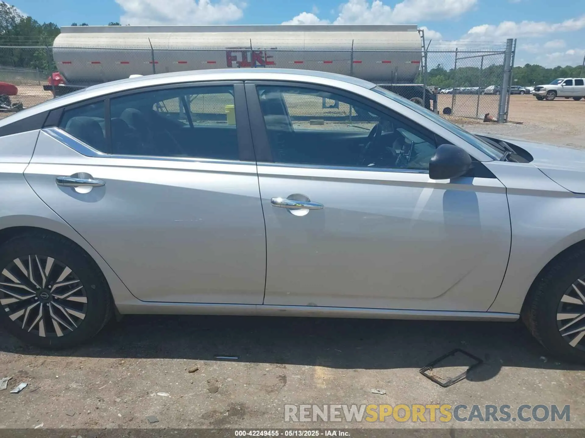 13 Photograph of a damaged car 1N4BL4DV5SN366660 NISSAN ALTIMA 2025