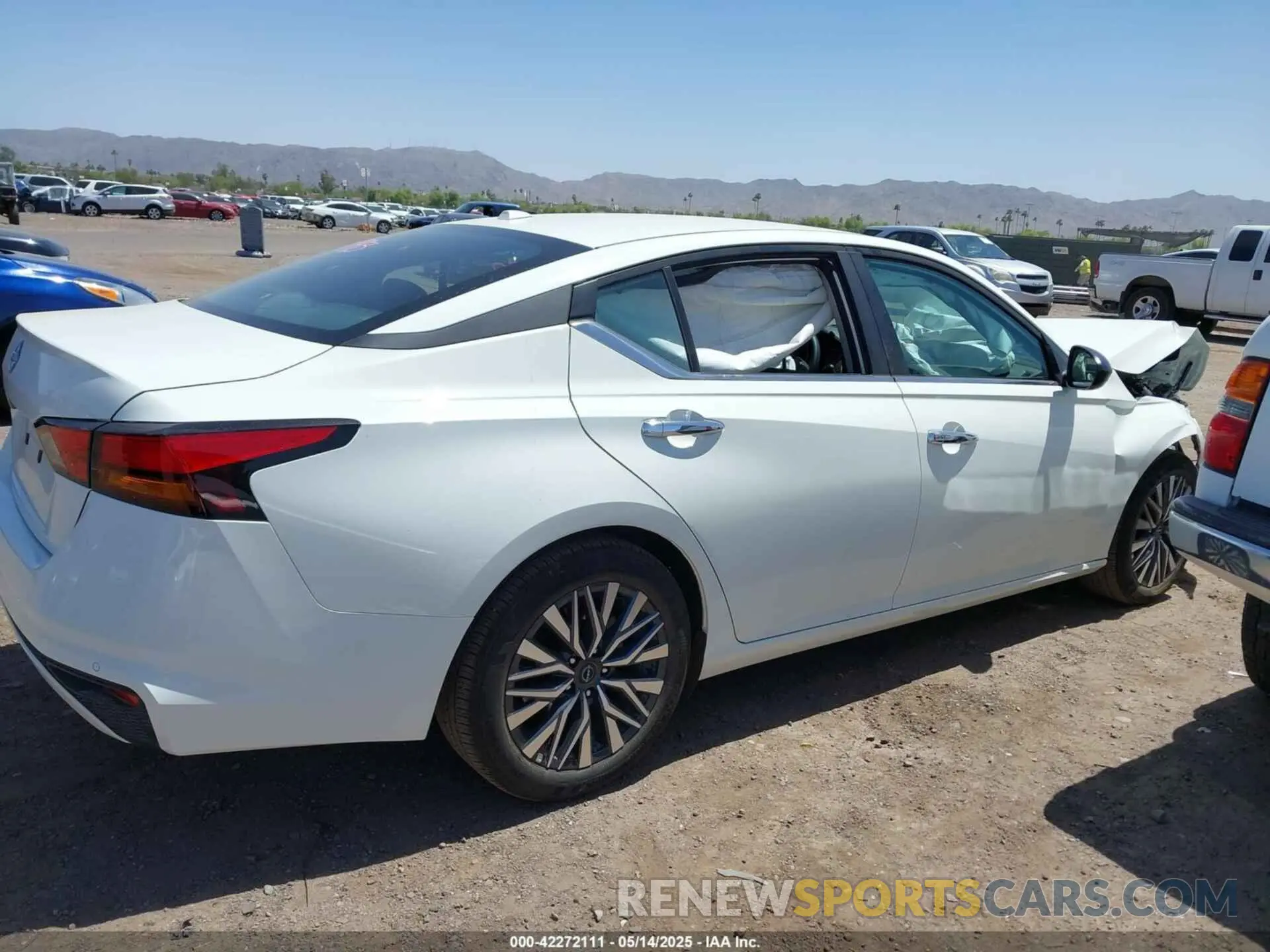 13 Photograph of a damaged car 1N4BL4DV5SN369882 NISSAN ALTIMA 2025
