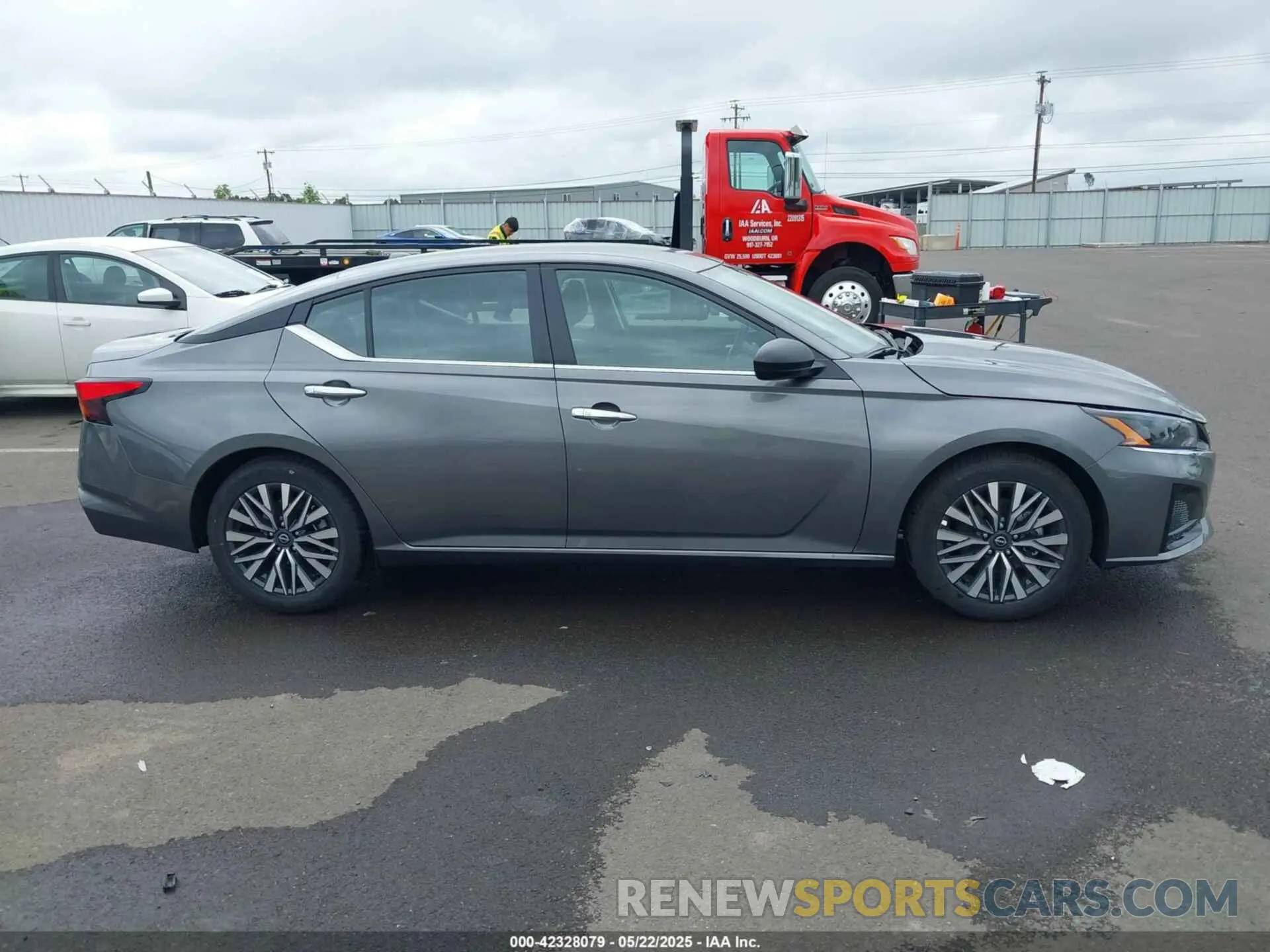 13 Photograph of a damaged car 1N4BL4DV5SN381613 NISSAN ALTIMA 2025