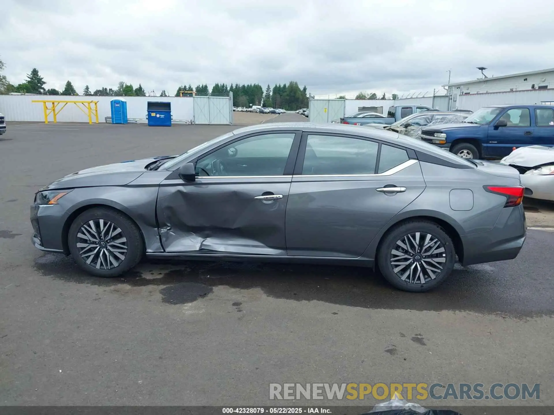 14 Photograph of a damaged car 1N4BL4DV5SN381613 NISSAN ALTIMA 2025