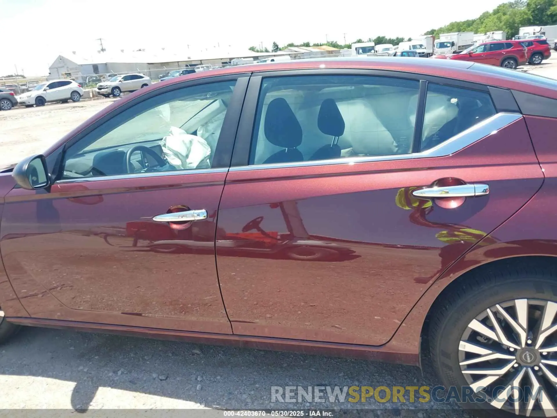14 Photograph of a damaged car 1N4BL4DV5SN390439 NISSAN ALTIMA 2025