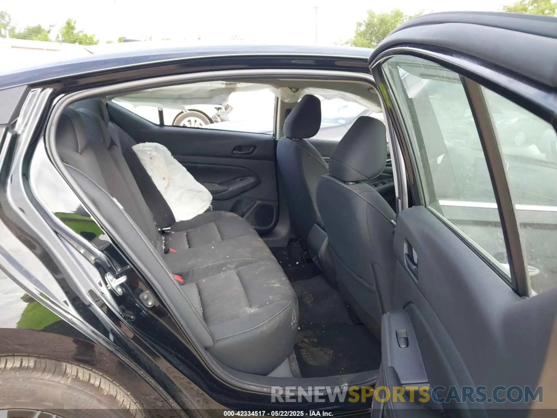 8 Photograph of a damaged car 1N4BL4DV6SN360575 NISSAN ALTIMA 2025