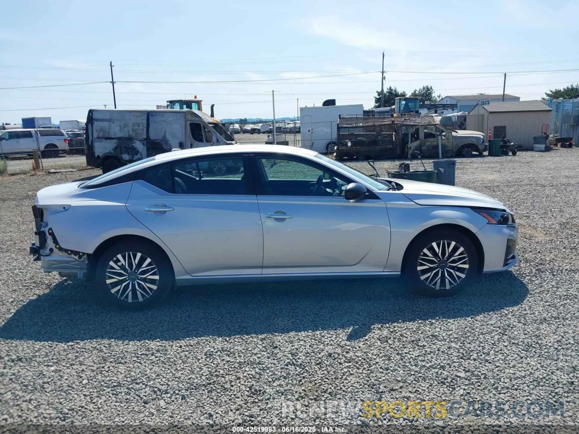 14 Photograph of a damaged car 1N4BL4DV6SN365033 NISSAN ALTIMA 2025