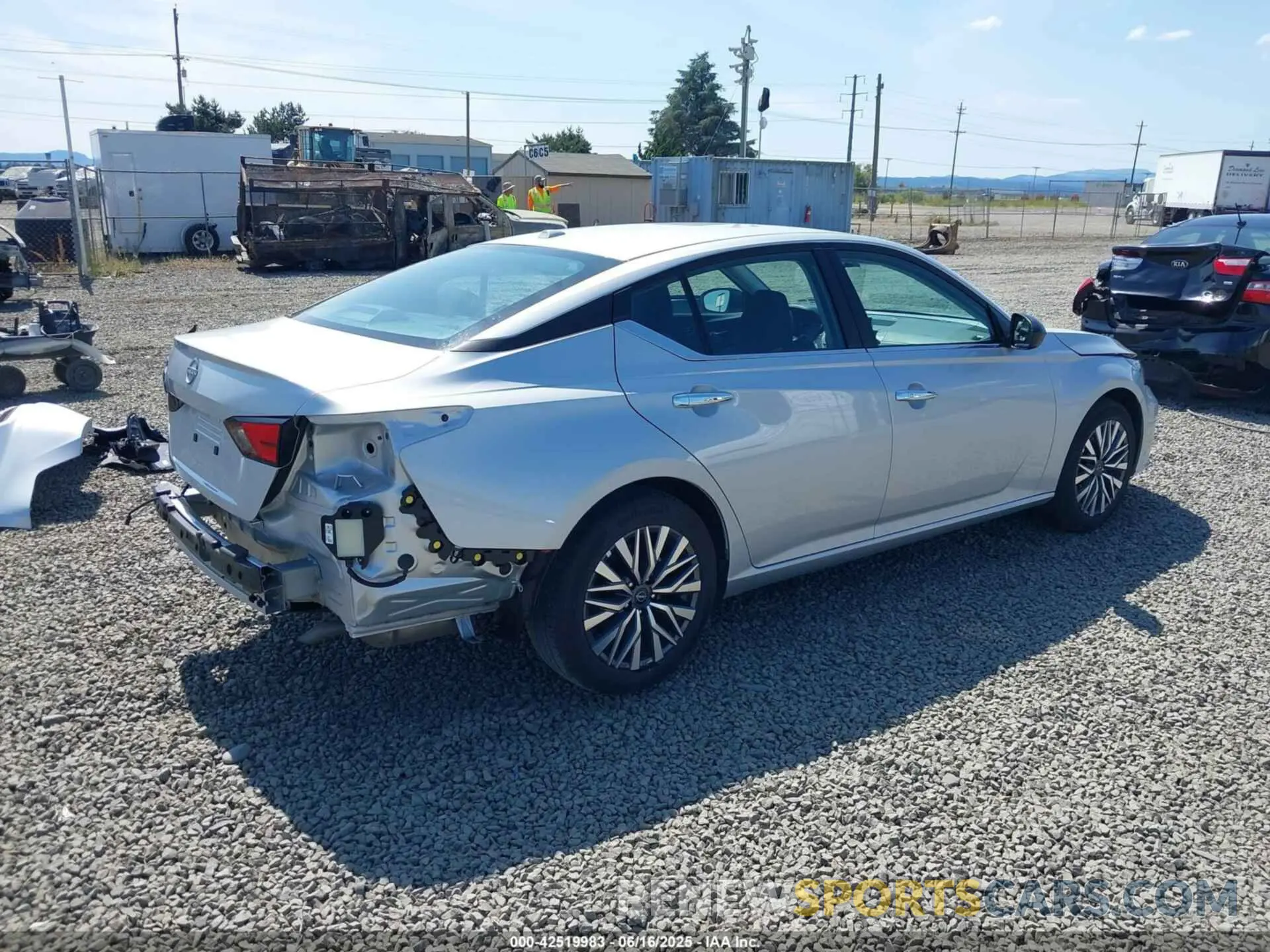 4 Photograph of a damaged car 1N4BL4DV6SN365033 NISSAN ALTIMA 2025
