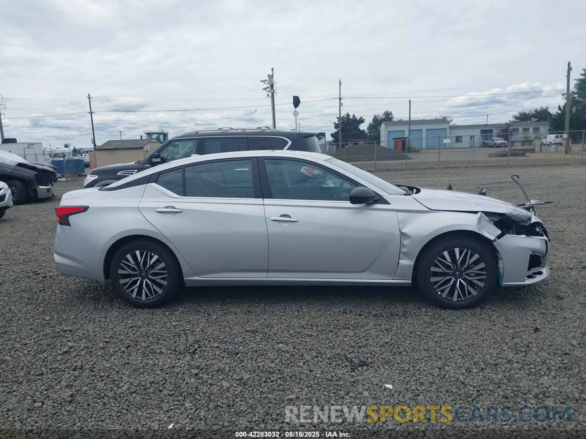13 Photograph of a damaged car 1N4BL4DV6SN377635 NISSAN ALTIMA 2025
