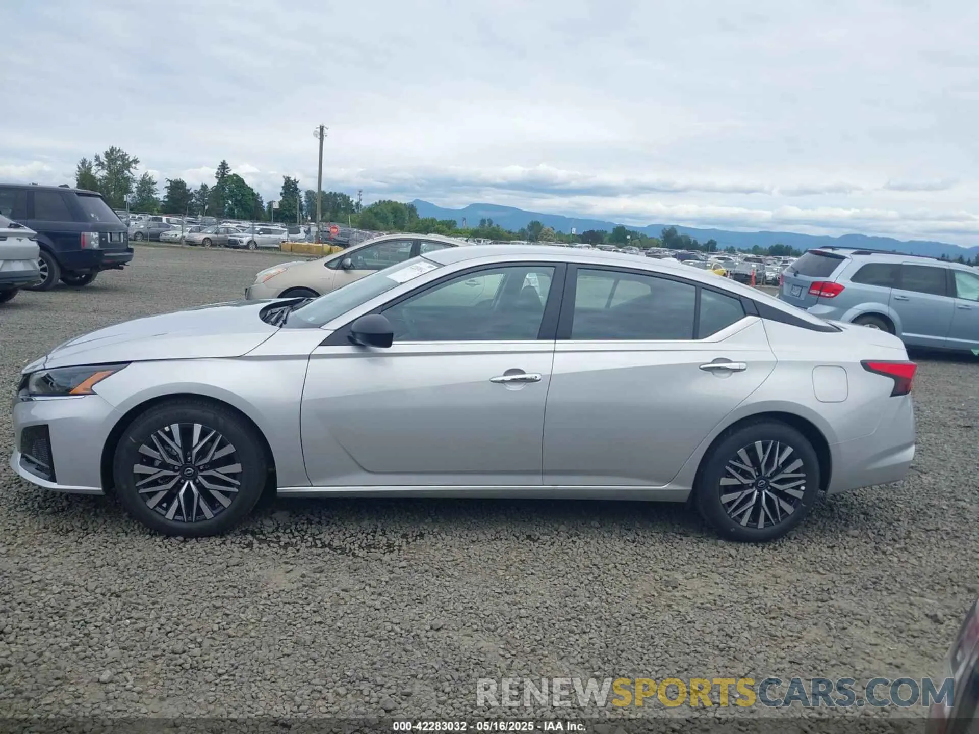 14 Photograph of a damaged car 1N4BL4DV6SN377635 NISSAN ALTIMA 2025