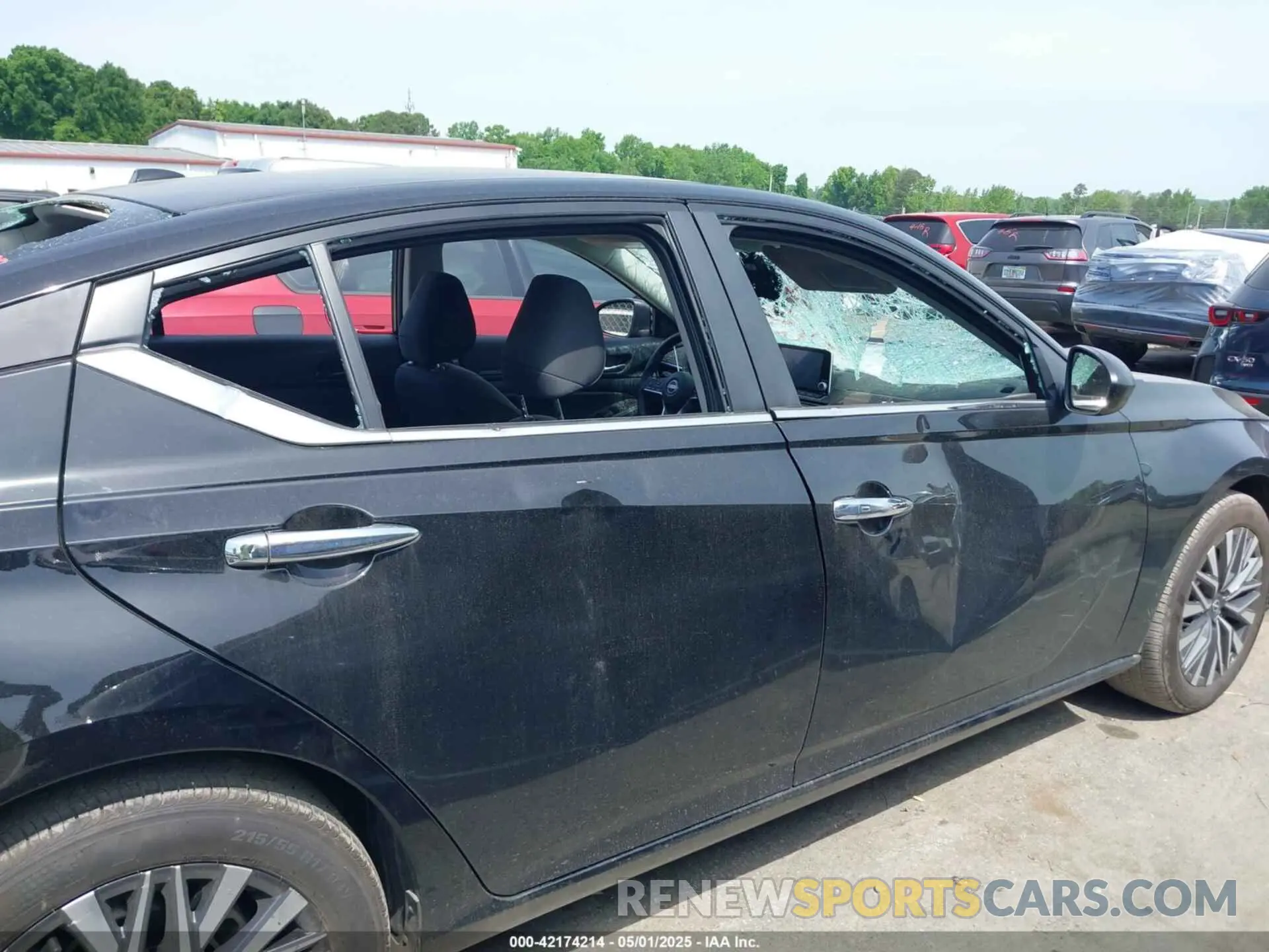 17 Photograph of a damaged car 1N4BL4DV6SN377960 NISSAN ALTIMA 2025