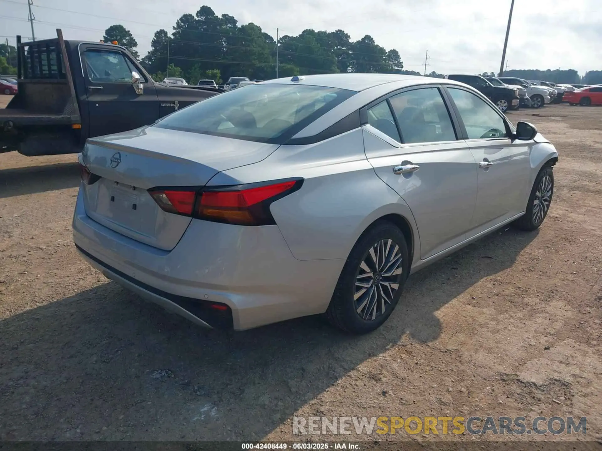 4 Photograph of a damaged car 1N4BL4DV6SN378171 NISSAN ALTIMA 2025