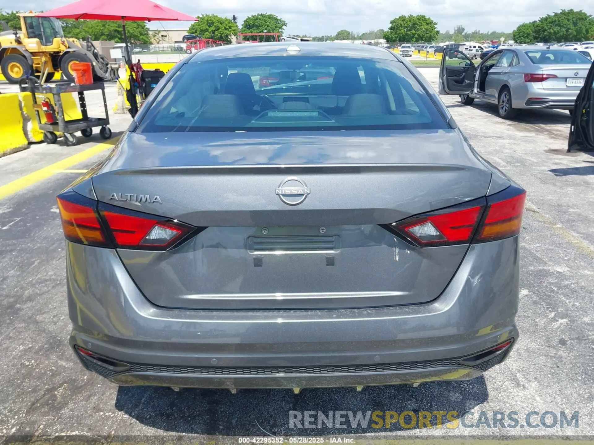 16 Photograph of a damaged car 1N4BL4DV6SN381605 NISSAN ALTIMA 2025