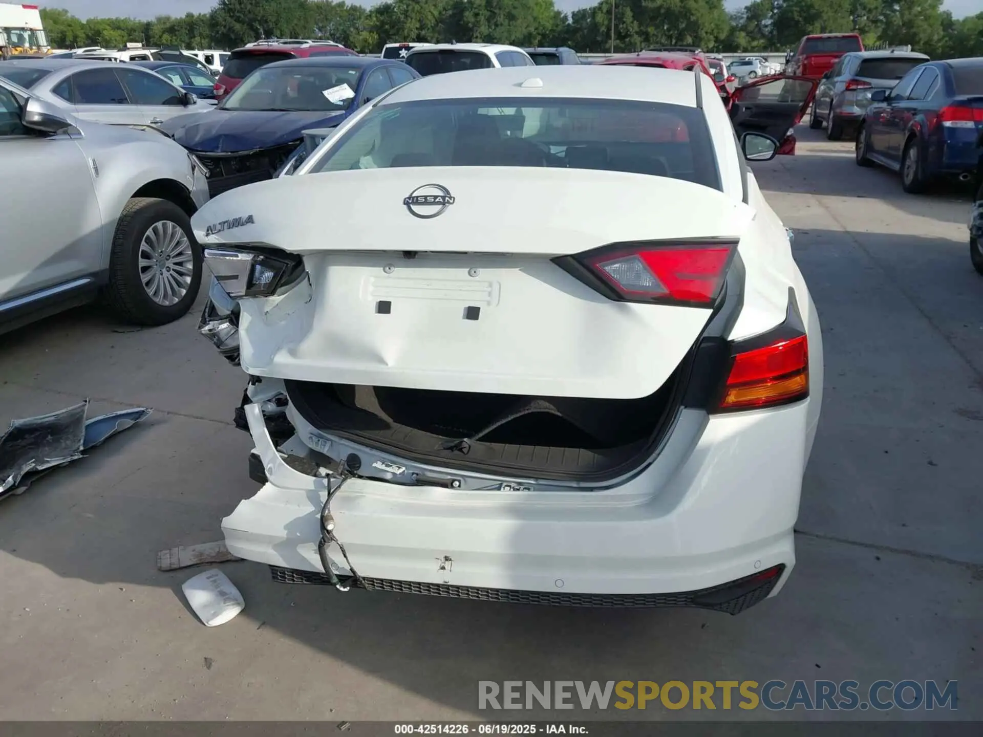 16 Photograph of a damaged car 1N4BL4DV6SN390868 NISSAN ALTIMA 2025