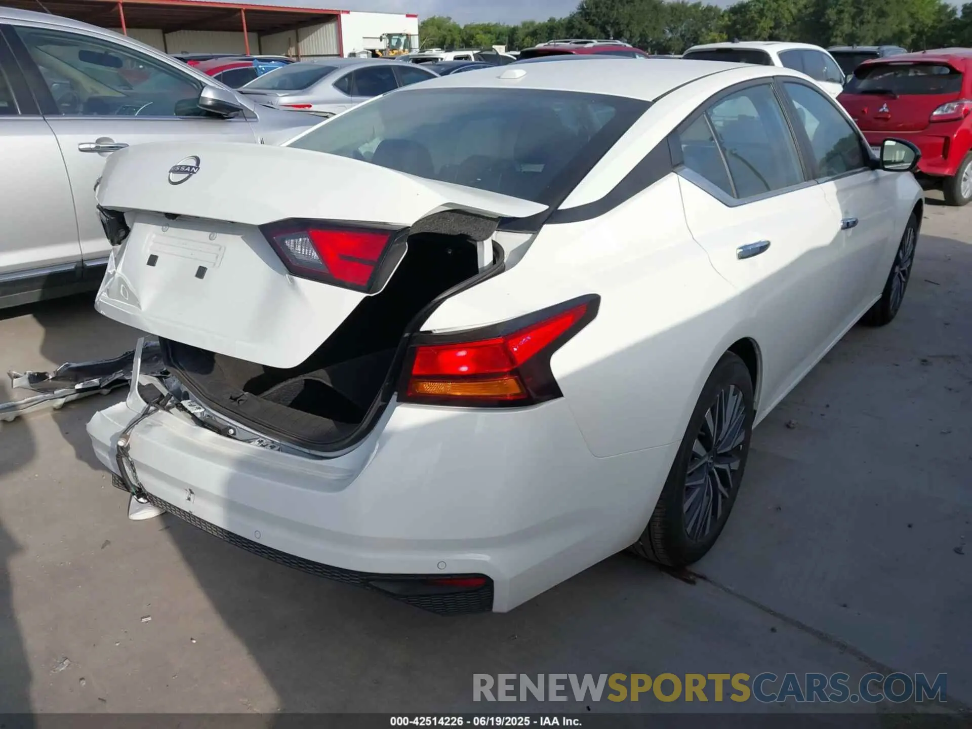 4 Photograph of a damaged car 1N4BL4DV6SN390868 NISSAN ALTIMA 2025